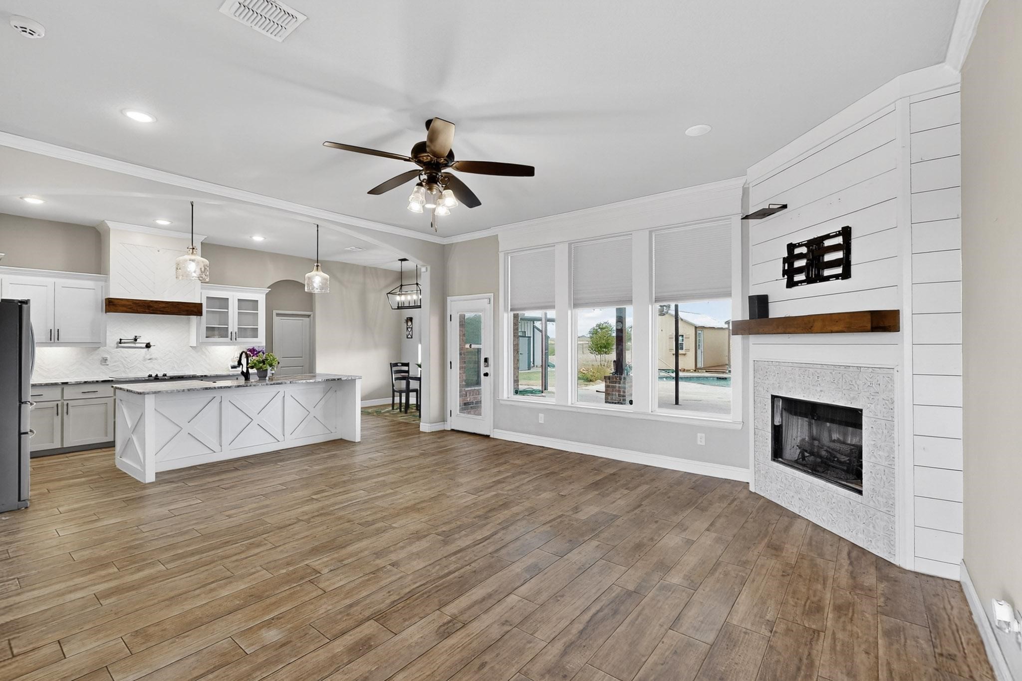 Godley, Texas, 76044, United States, 4 Bedrooms Bedrooms, ,3 BathroomsBathrooms,Residential,For Sale,1956819