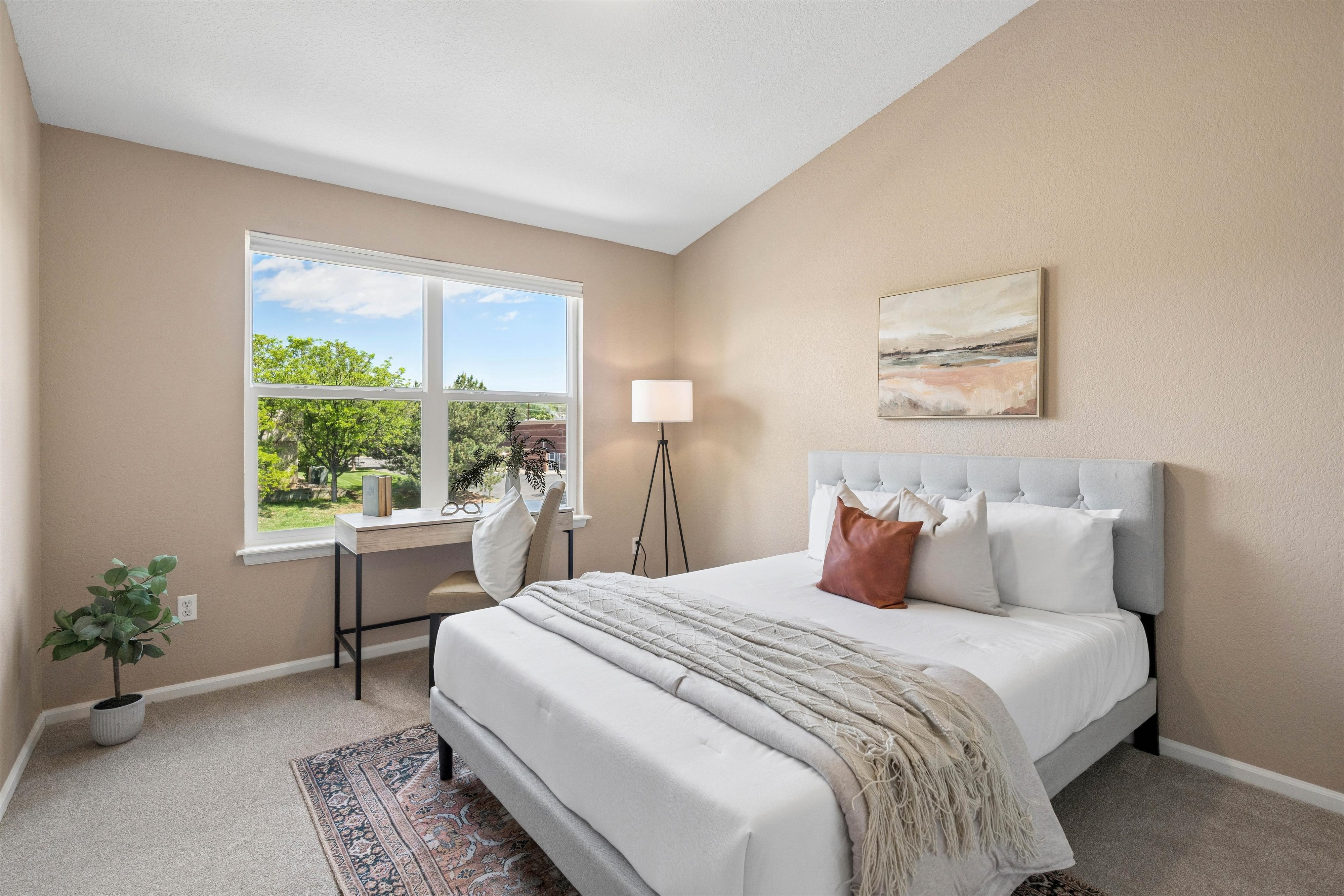  Refreshed, Move-in Ready, And Priced With The Market In Mind - 物件實景