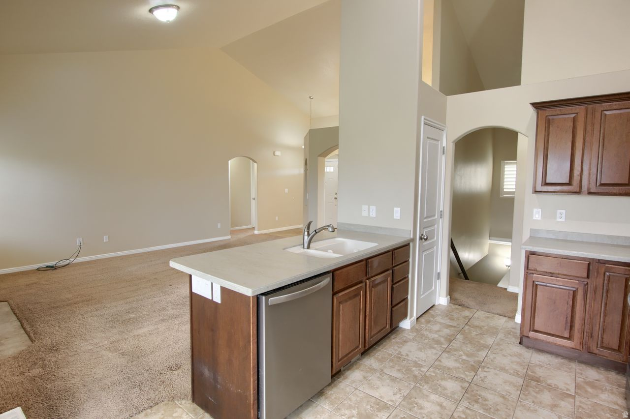 Clinton, Utah, 84015, United States, 6 Bedrooms Bedrooms, ,3 BathroomsBathrooms,Residential,For Sale,1995951