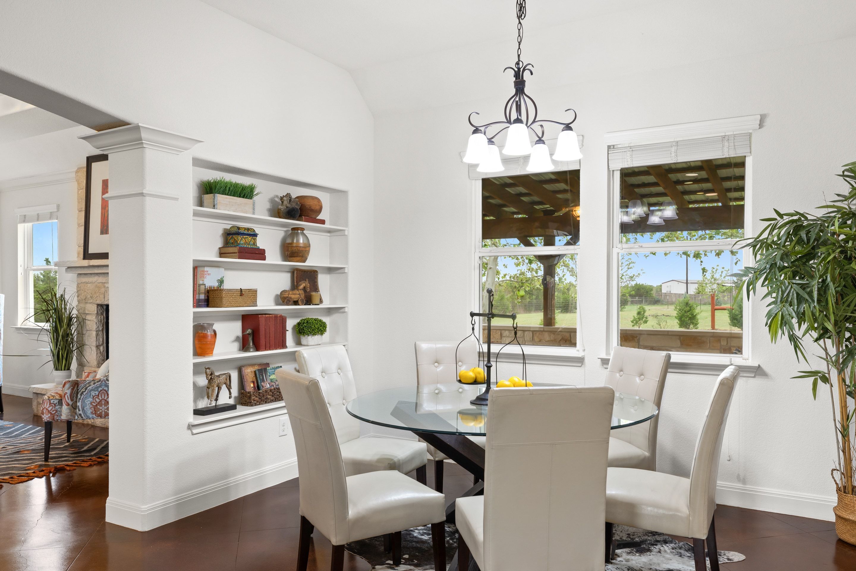  Beautiful Dripping Springs 1-Story on 2 Level Acres with Barn in Chama Trace - 物件實景