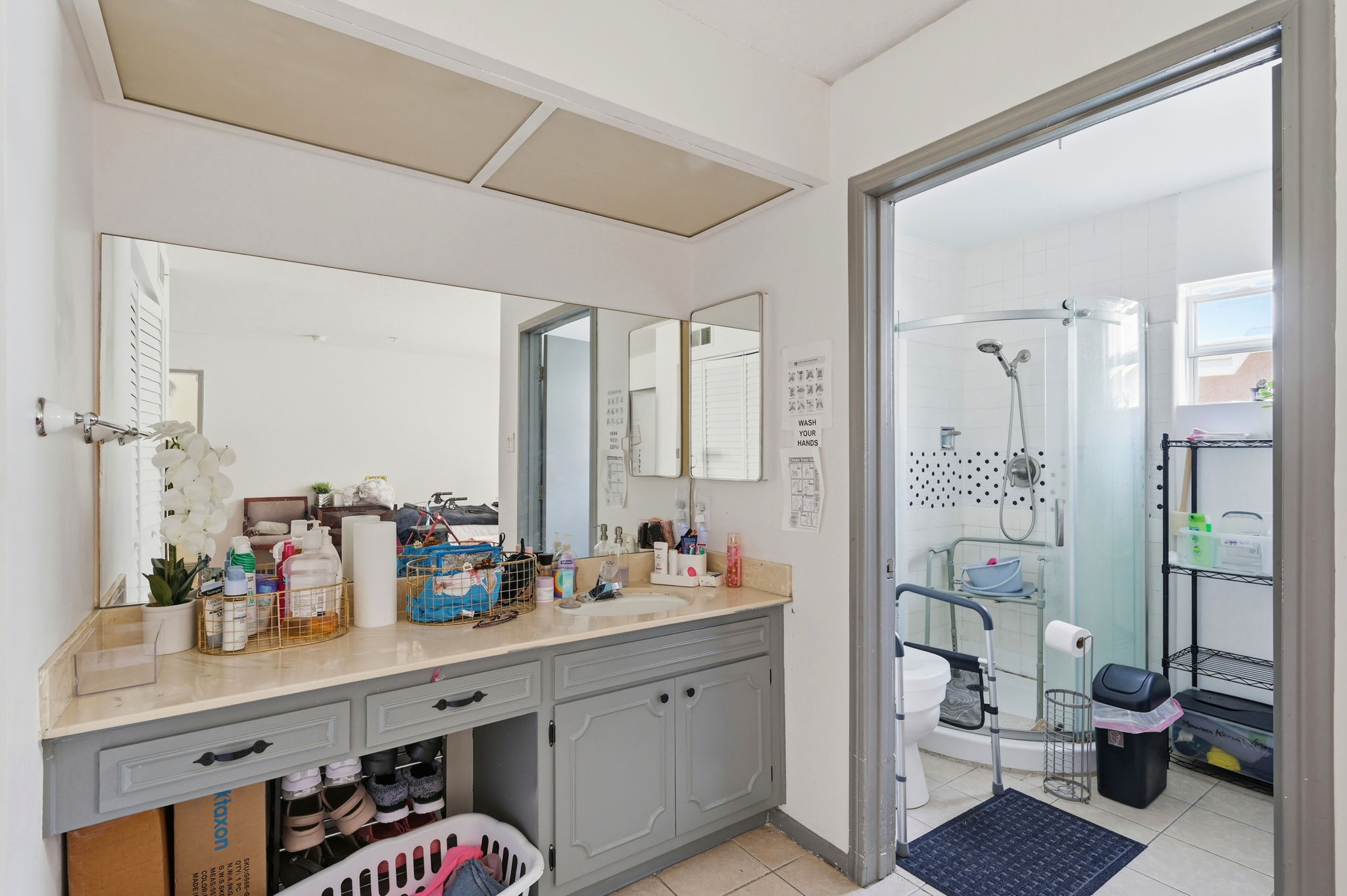 Saugus, California, 91350, United States, 4 Bedrooms Bedrooms, ,2 BathroomsBathrooms,Residential,For Sale,1988105