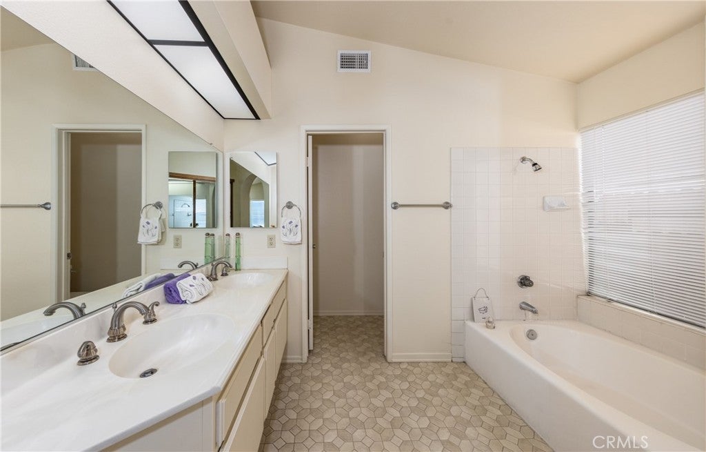 Redlands, California, 92374, United States, 3 Bedrooms Bedrooms, ,2 BathroomsBathrooms,Residential,For Sale,1975429