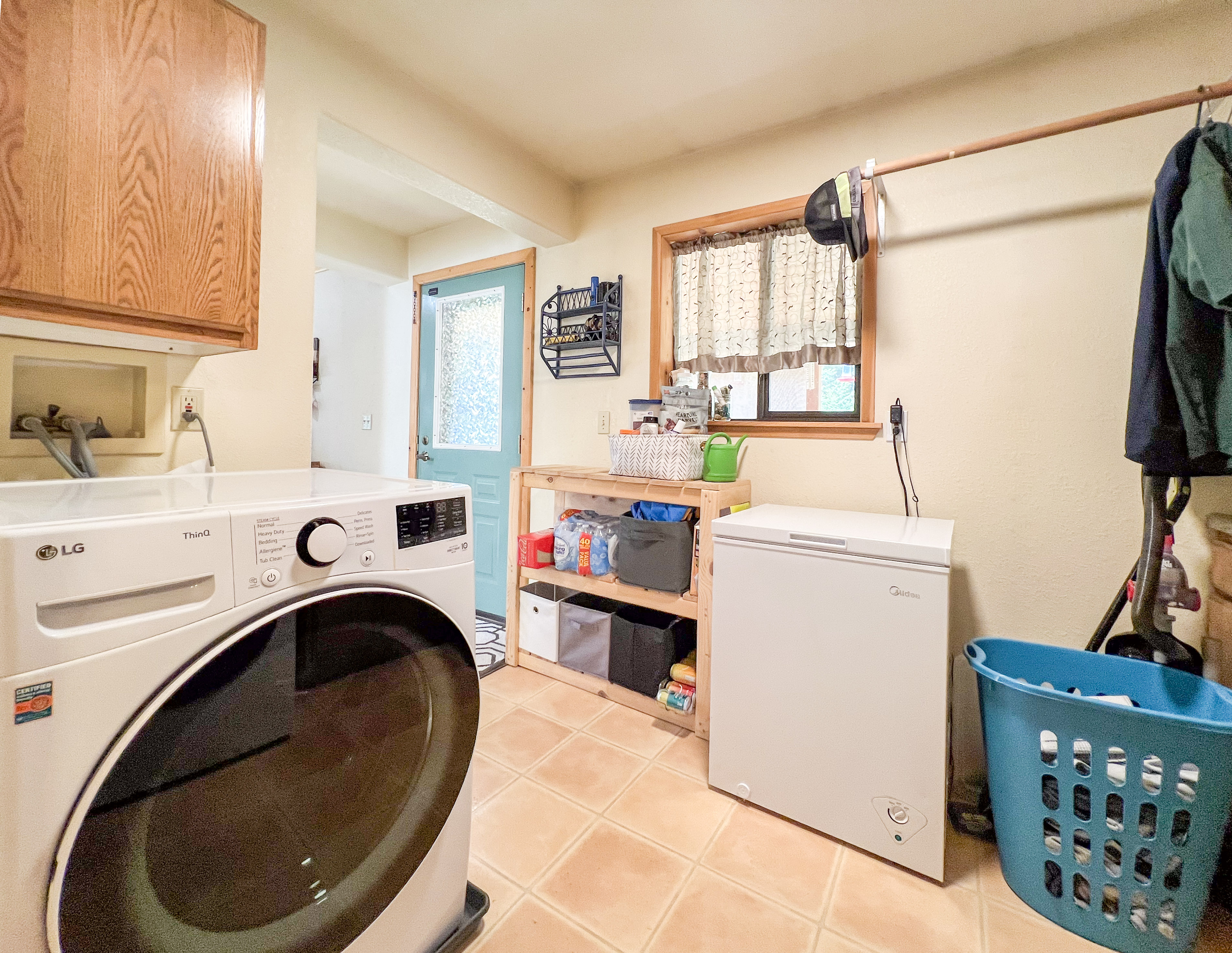 Colville, Washington, 99114, United States, 2 Bedrooms Bedrooms, ,2 BathroomsBathrooms,Residential,For Sale,1928739
