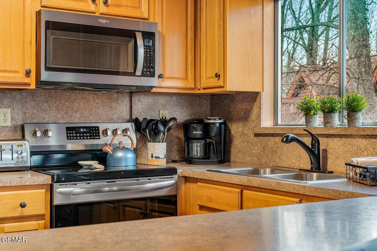 Gatlinburg, Tennessee, 37738, United States, 5 Bedrooms Bedrooms, ,4 BathroomsBathrooms,Residential,For Sale,2023747