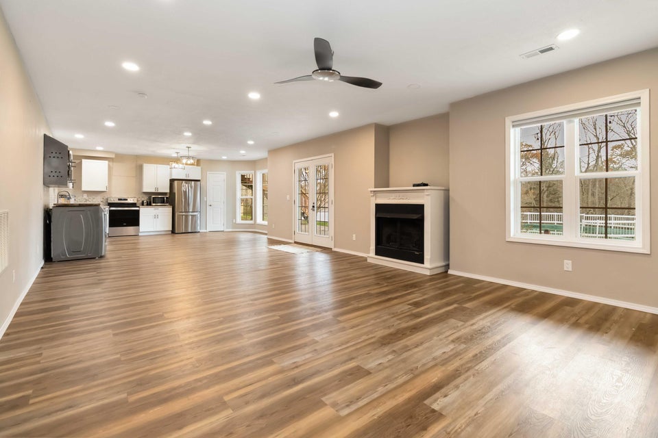 Dunnville, Kentucky, 42528, United States, 6 Bedrooms Bedrooms, ,5 BathroomsBathrooms,Residential,For Sale,1998018