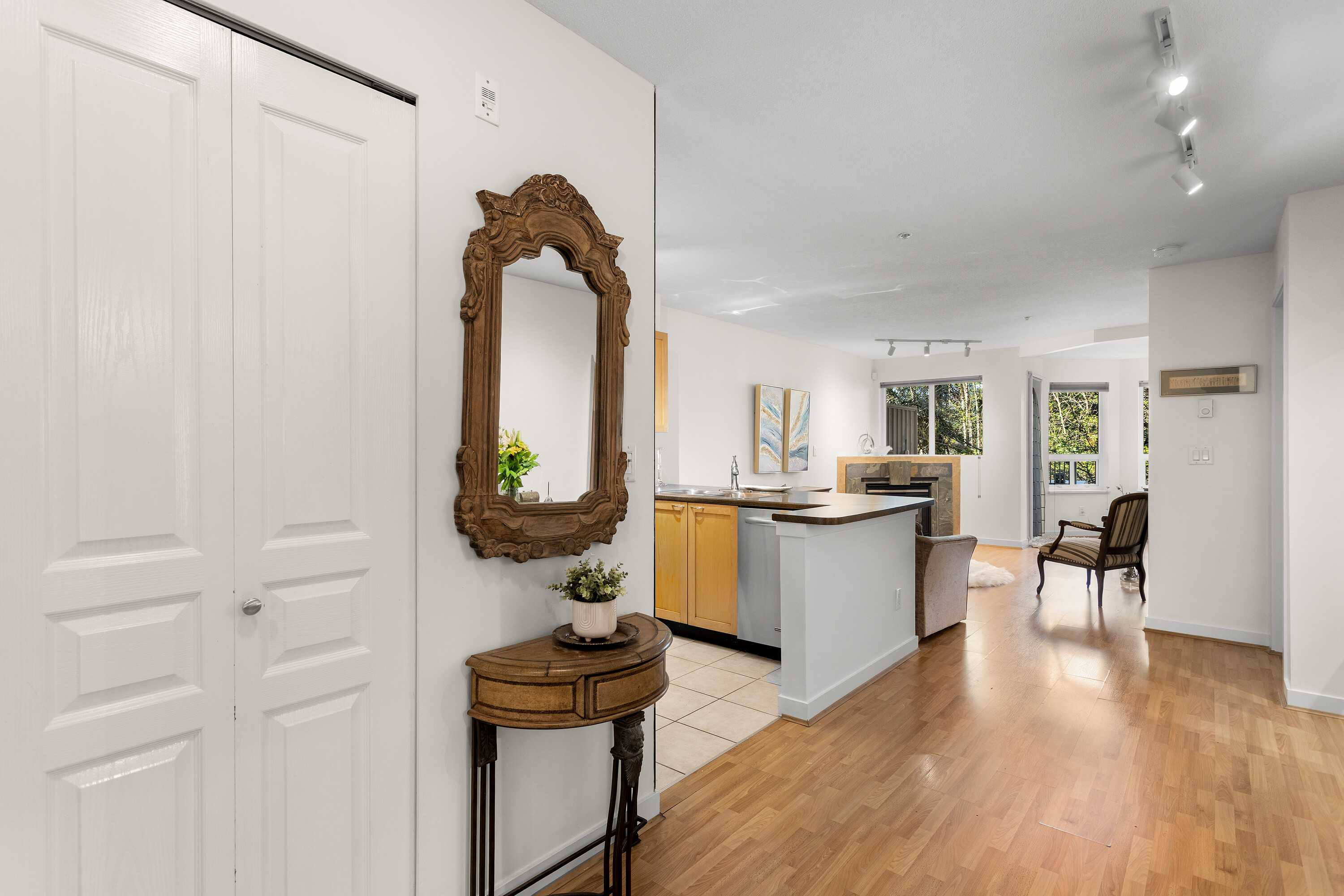  Burnaby One Bed and Den - 物件實景