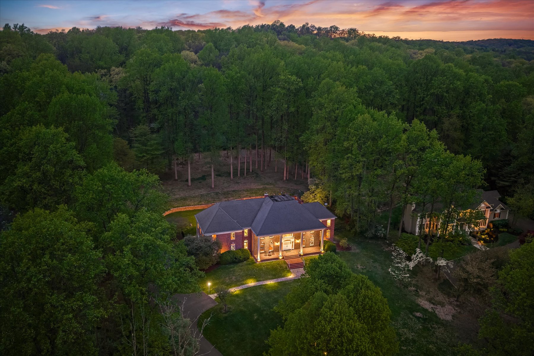  Gracious ?Ashton Woods? Southern Colonial Home - 物件實景