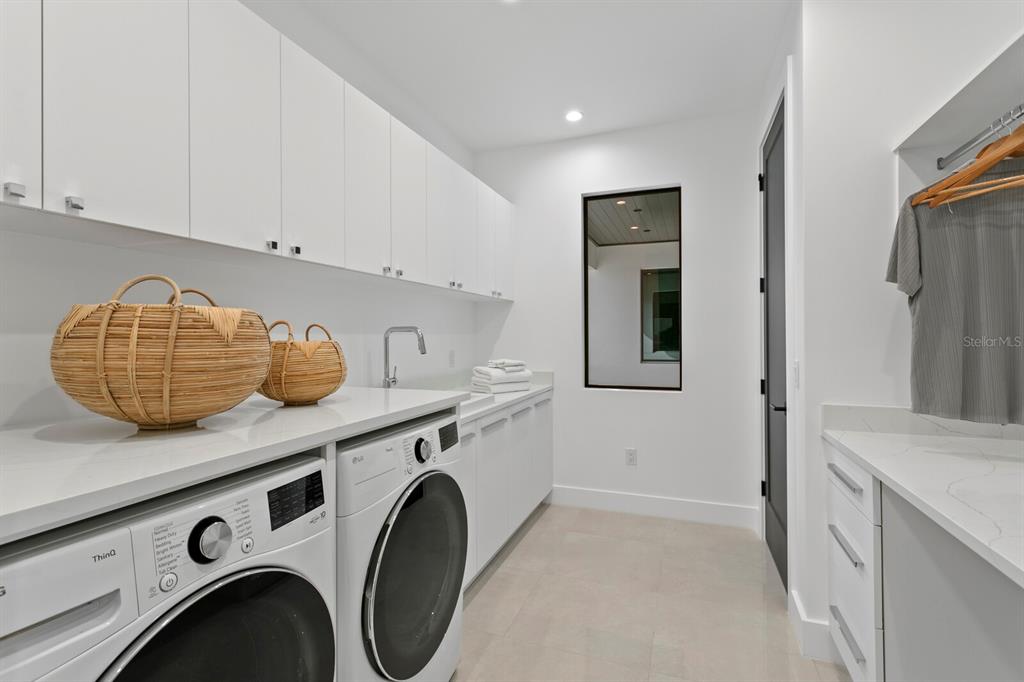 St Petersburg, Florida, 33703, United States, 5 Bedrooms Bedrooms, ,6 BathroomsBathrooms,Residential,For Sale,1856126