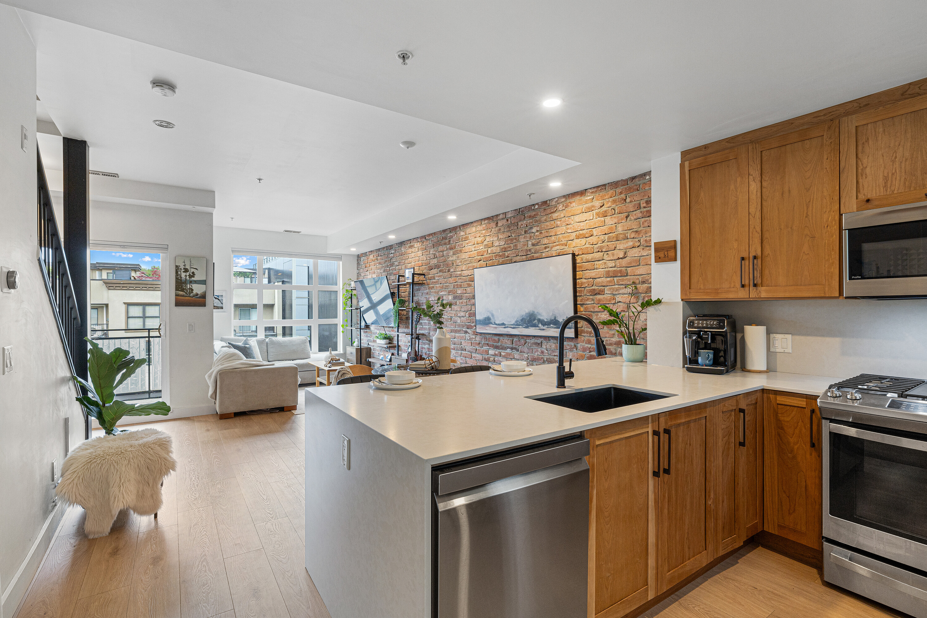  Renovated Porty Moody Townhome - 物件實景