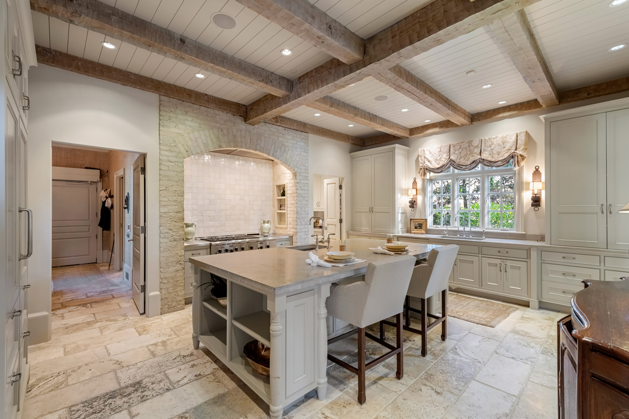  Magnificent Buckhead Home on 2.2+/- Acres with Pool and Pool House - 物件實景