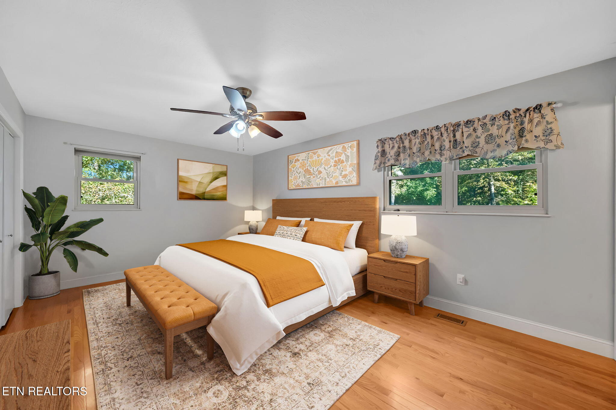 Kingston, Tennessee, 37763, United States, 3 Bedrooms Bedrooms, ,4 BathroomsBathrooms,Residential,For Sale,1964876