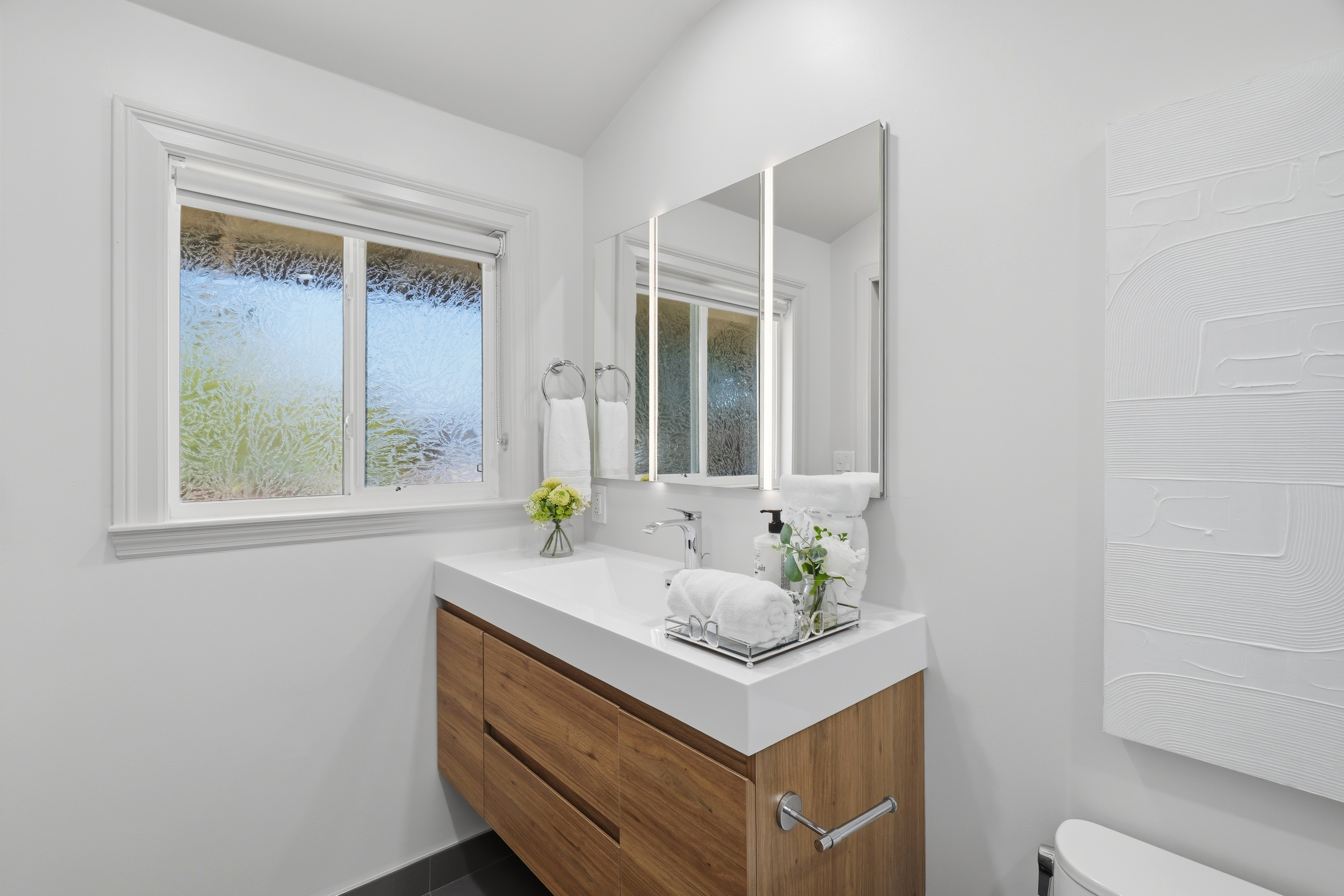  Private, Stylishly Updated Home in Prime Cambrian Location - 物件實景