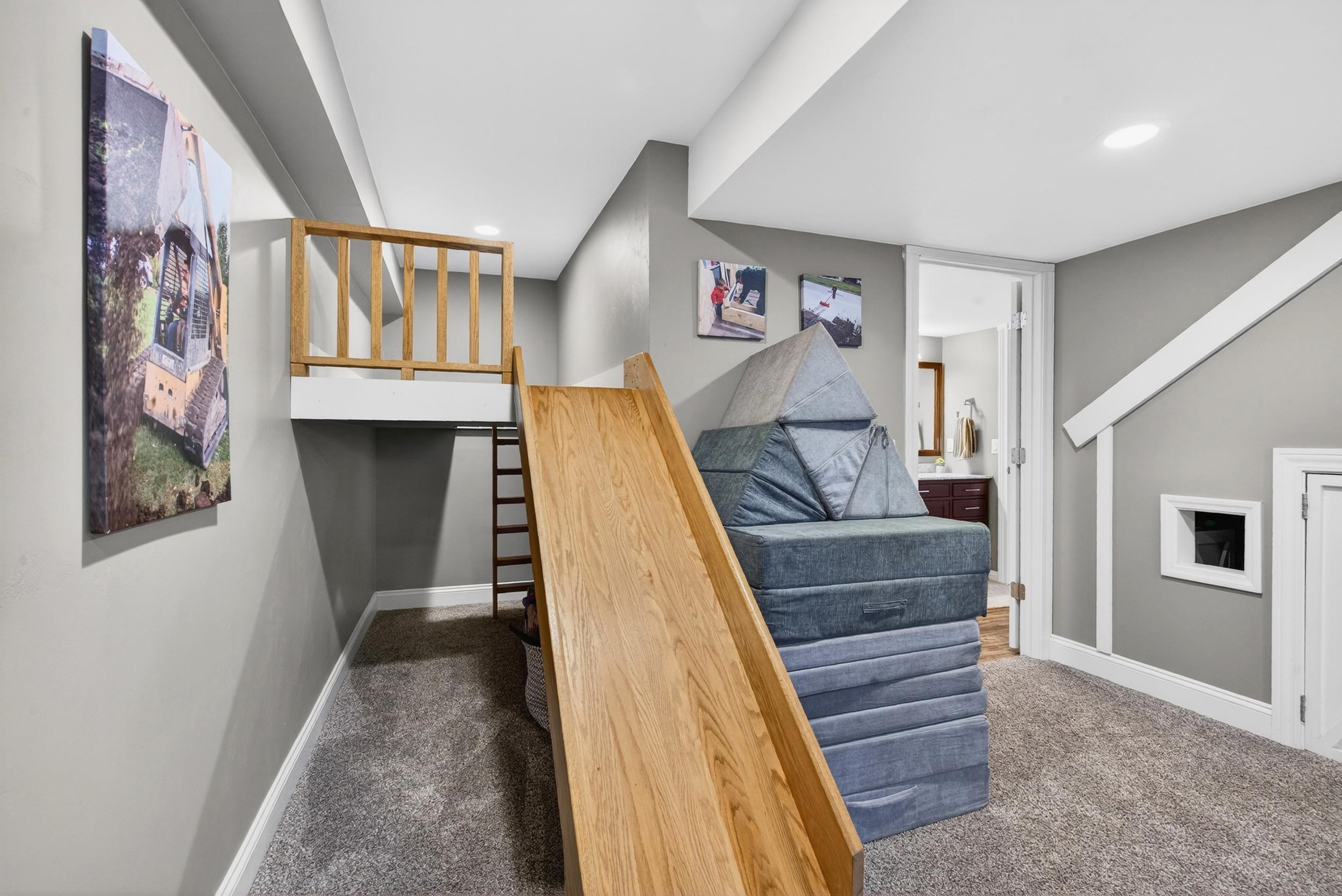 De Pere, Wisconsin, 54115-8472, United States, 4 Bedrooms Bedrooms, ,4 BathroomsBathrooms,Residential,For Sale,2005703