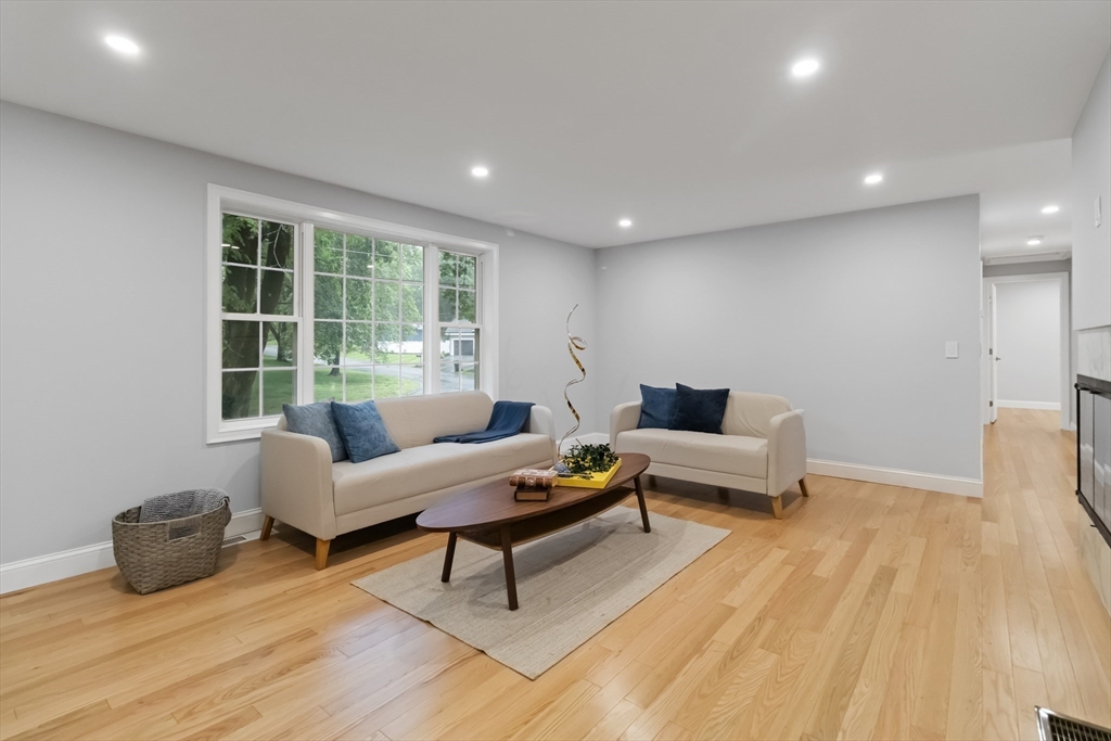 Wayland, Massachusetts, 01778, United States, 3 Bedrooms Bedrooms, ,2 BathroomsBathrooms,Residential,For Sale,1891680