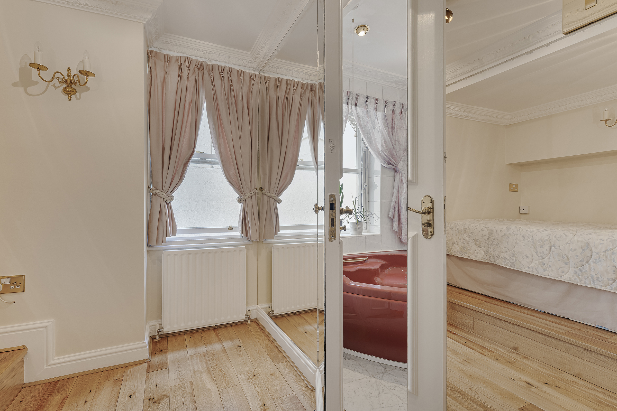  A Maisonette with a West-Facing Terrace on Queen