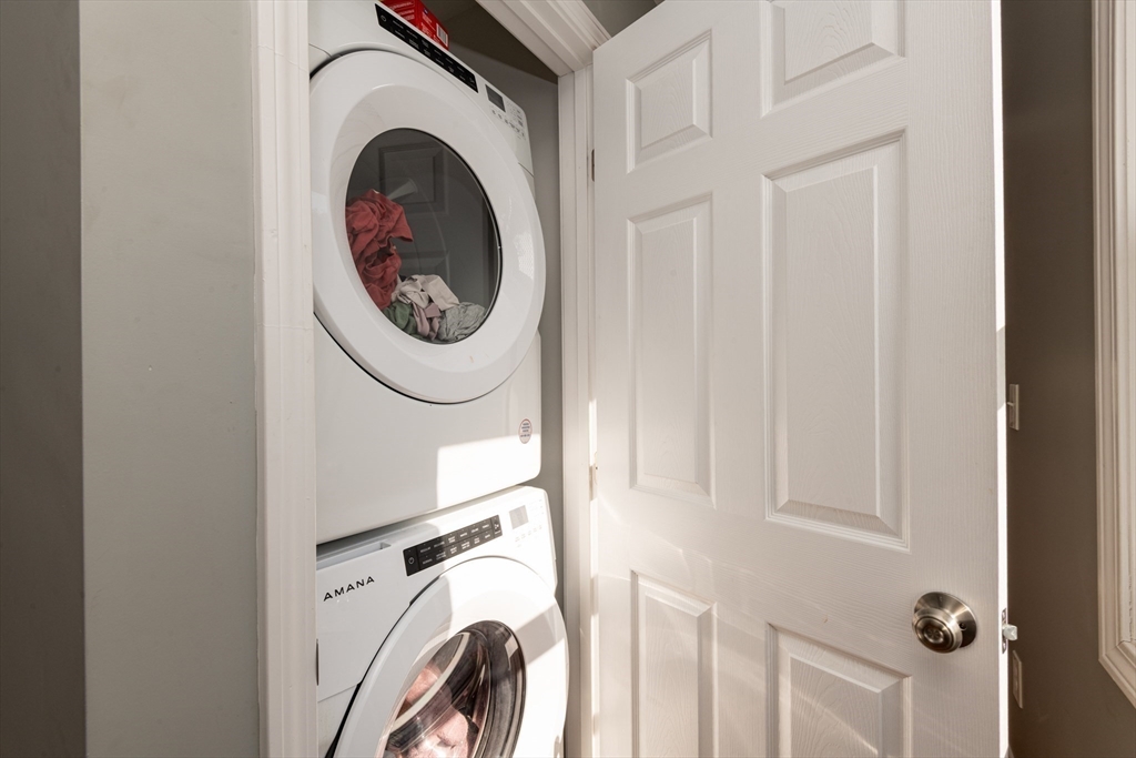 Lynn, Massachusetts, 01904, United States, 2 Bedrooms Bedrooms, ,4 BathroomsBathrooms,Residential,For Sale,1978027