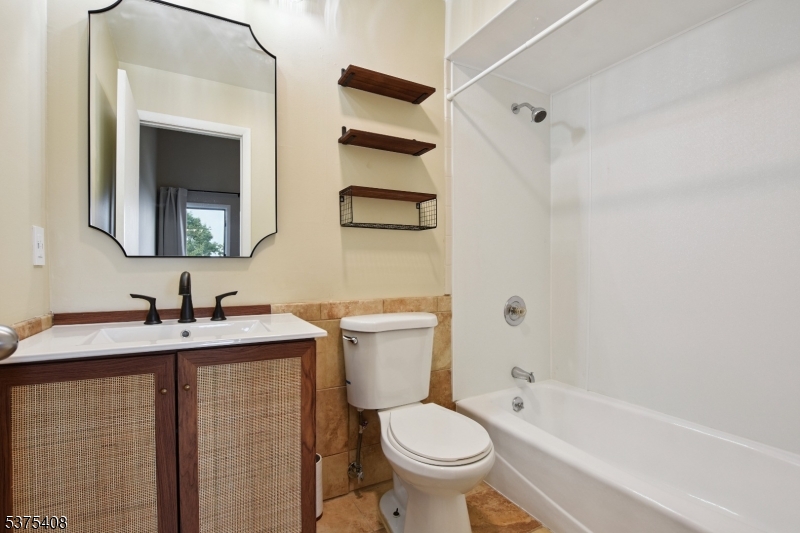 Clifton City, New Jersey, 07013-4019, United States, 2 Bedrooms Bedrooms, ,3 BathroomsBathrooms,Residential,For Sale,1920450