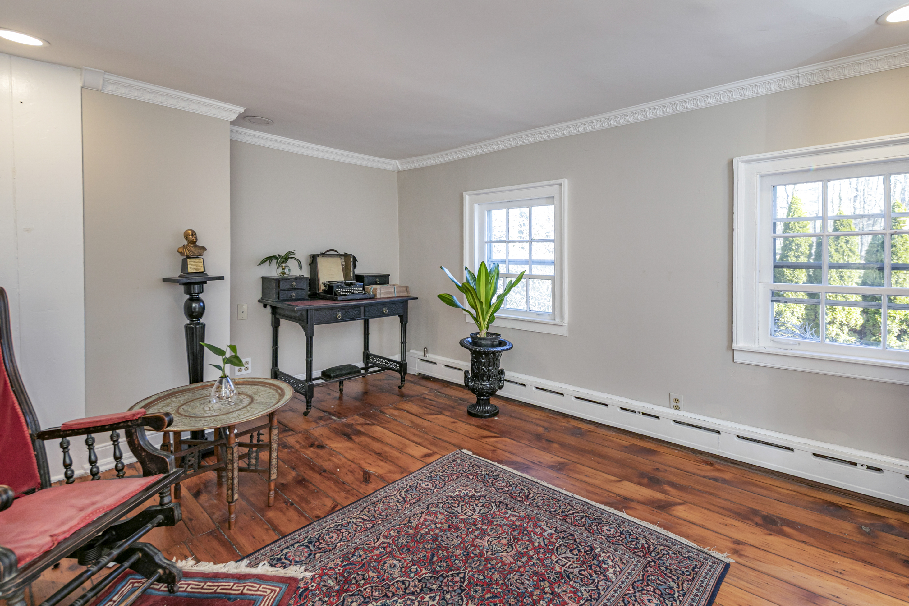  18th Century Charm and Captivating Grounds Edging Stony Brook - 物件實景