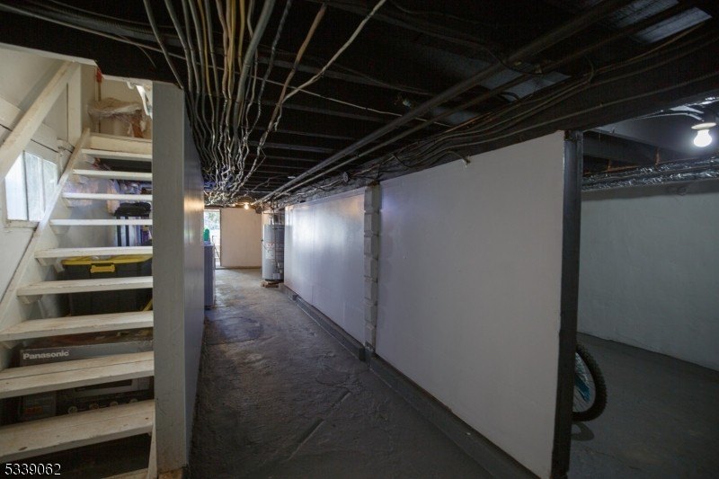 Linden City, New Jersey, 07036-2802, United States, 4 Bedrooms Bedrooms, ,2 BathroomsBathrooms,Residential,For Sale,1977001