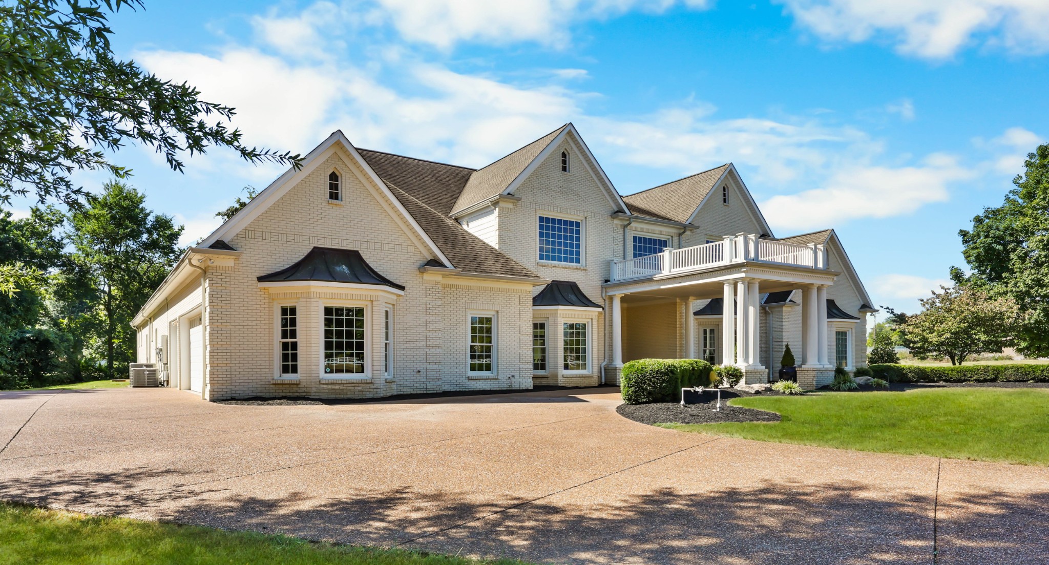 Clarksville, Tennessee, 37043, United States, 4 Bedrooms Bedrooms, ,4 BathroomsBathrooms,Residential,For Sale,1980790