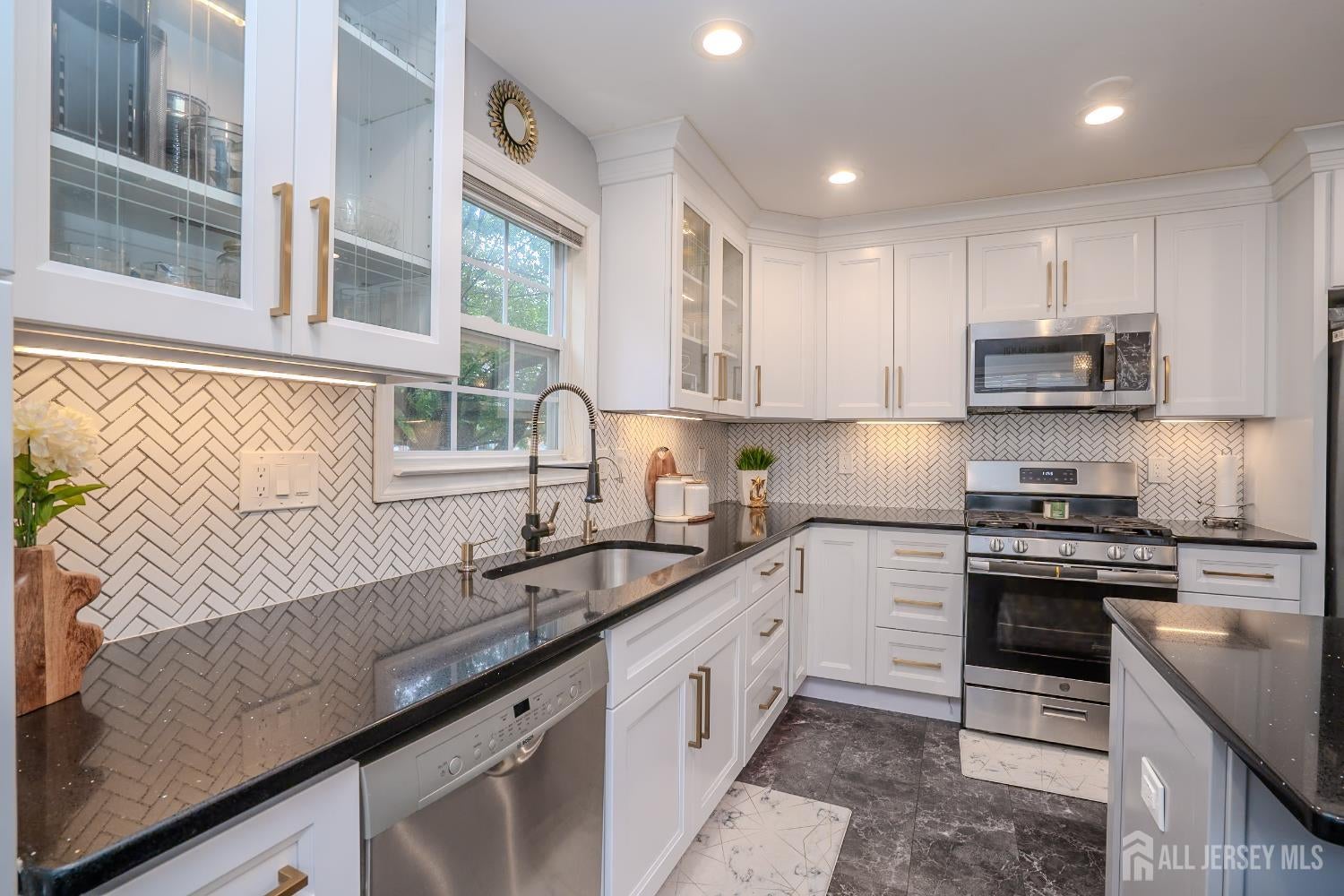 North Brunswick, New Jersey, 08902, United States, 3 Bedrooms Bedrooms, ,3 BathroomsBathrooms,Residential,For Sale,1937029