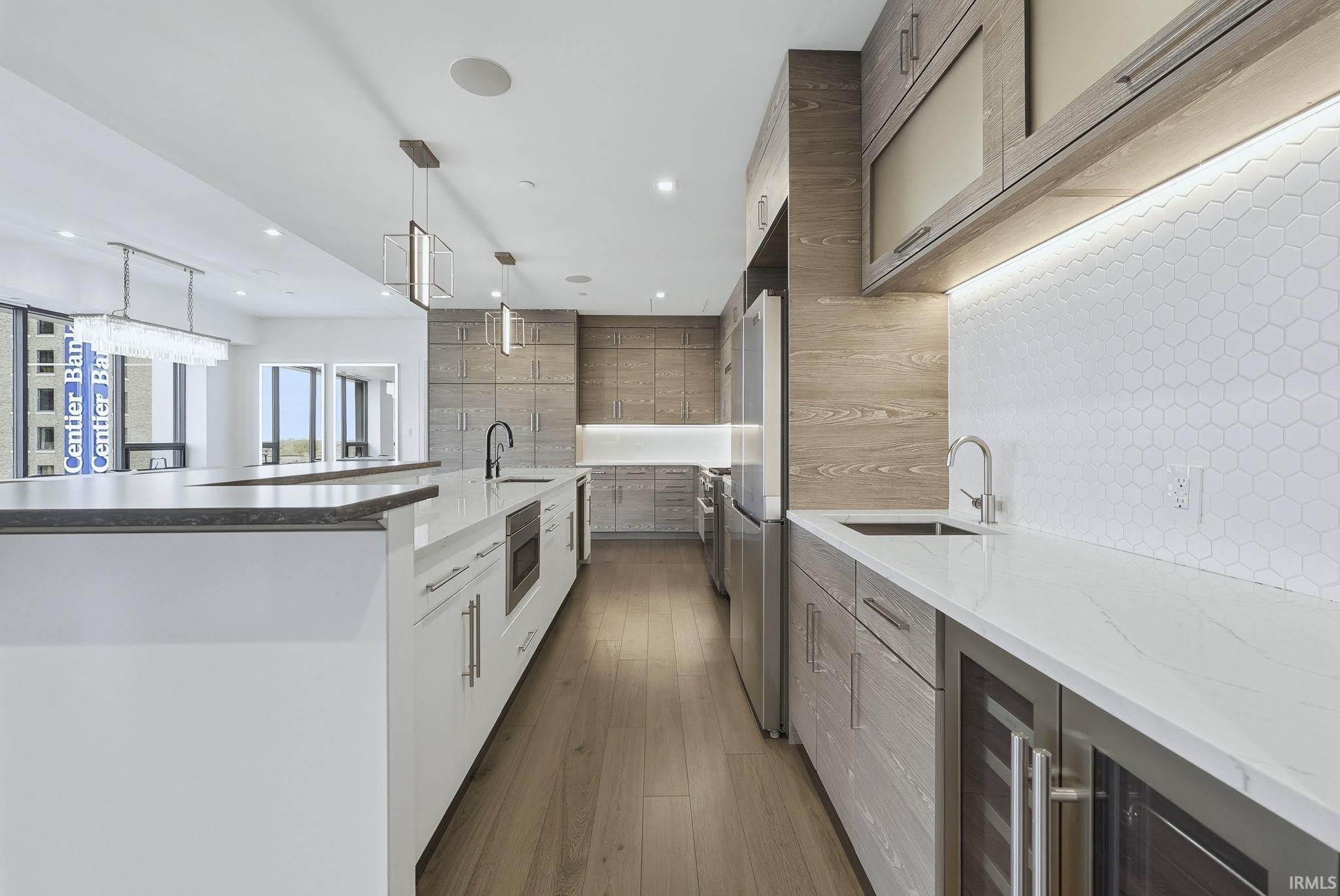 Fort Wayne, Indiana, 46802, United States, 2 Bedrooms Bedrooms, ,3 BathroomsBathrooms,Residential,For Sale,1987044