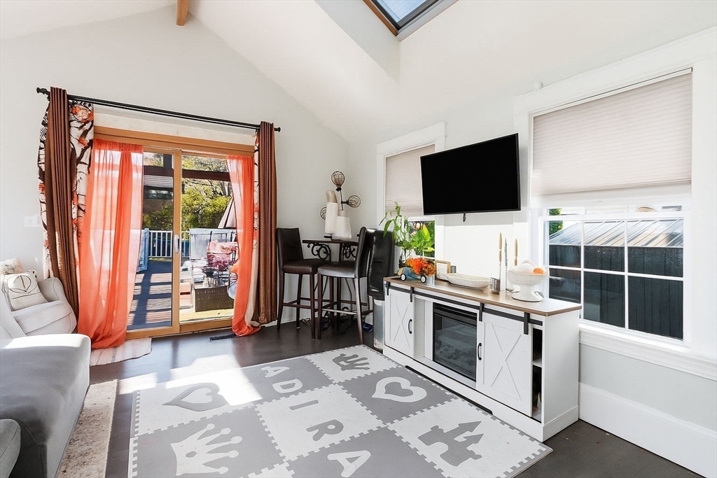 Lowell, Massachusetts, 01852, United States, 3 Bedrooms Bedrooms, ,3 BathroomsBathrooms,Residential,For Sale,1989388