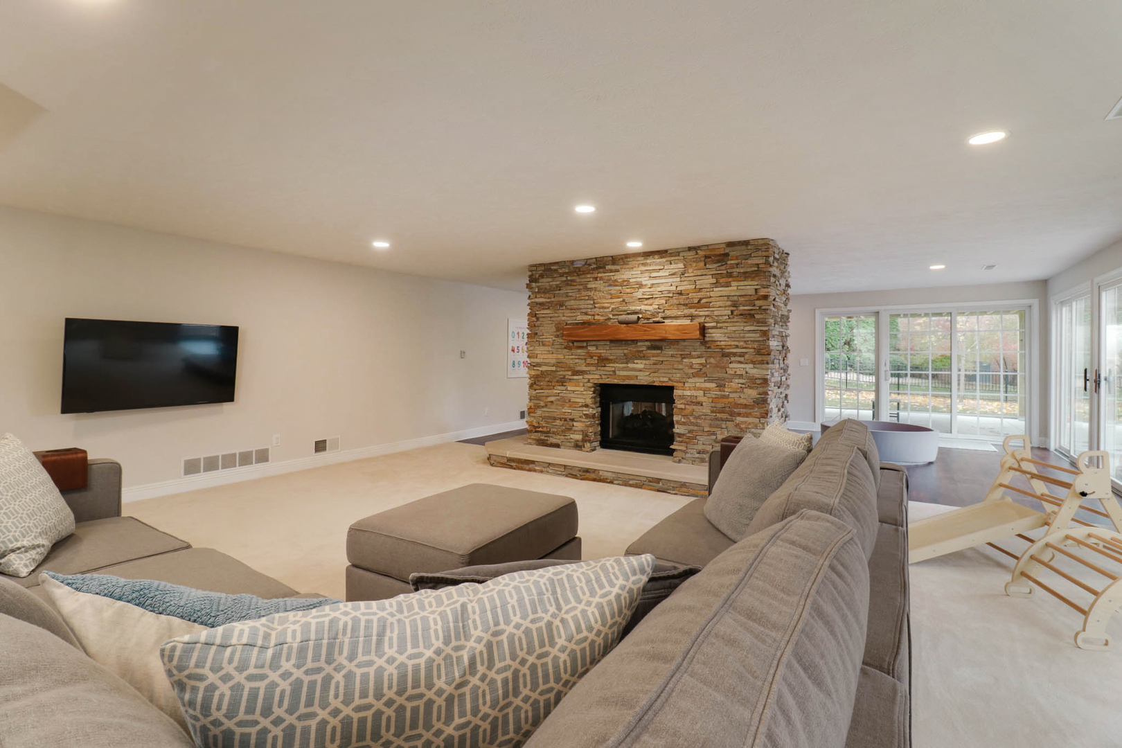 Bloomington, Illinois, 61704, United States, 5 Bedrooms Bedrooms, ,4 BathroomsBathrooms,Residential,For Sale,1991973