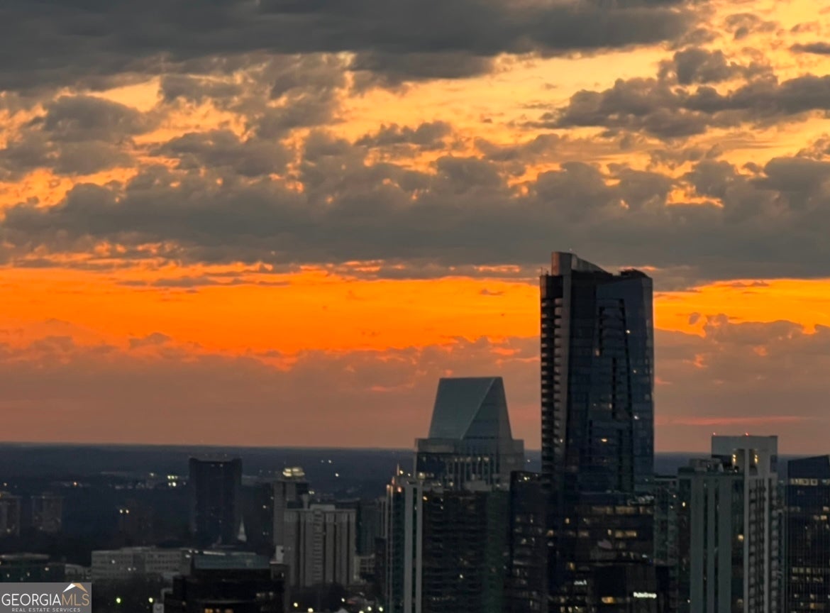 Atlanta, Georgia, 30326, United States, 3 Bedrooms Bedrooms, ,4 BathroomsBathrooms,Residential,For Sale,1858951
