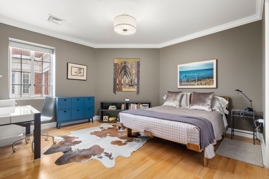 Brookline, Massachusetts, 02446, United States, 3 Bedrooms Bedrooms, ,3 BathroomsBathrooms,Residential,For Sale,1991911