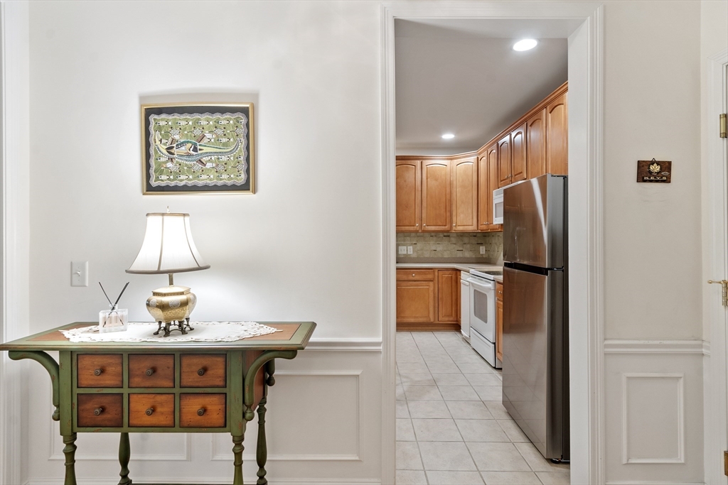 Andover, Massachusetts, 01810, United States, 2 Bedrooms Bedrooms, ,1 BathroomBathrooms,Residential,For Sale,1950822