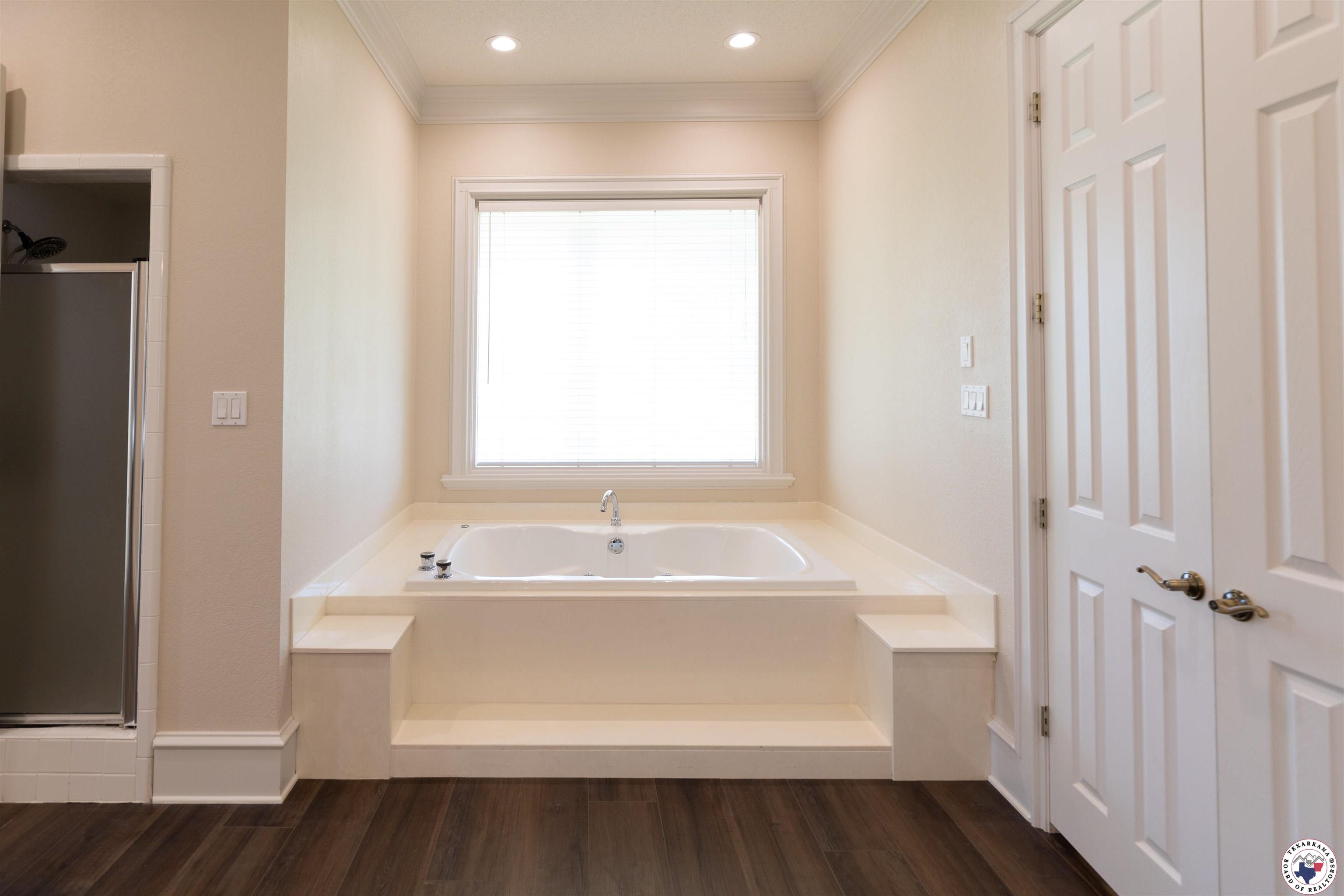 Texarkana, Texas, 75503, United States, 5 Bedrooms Bedrooms, ,8 BathroomsBathrooms,Residential,For Sale,1858016
