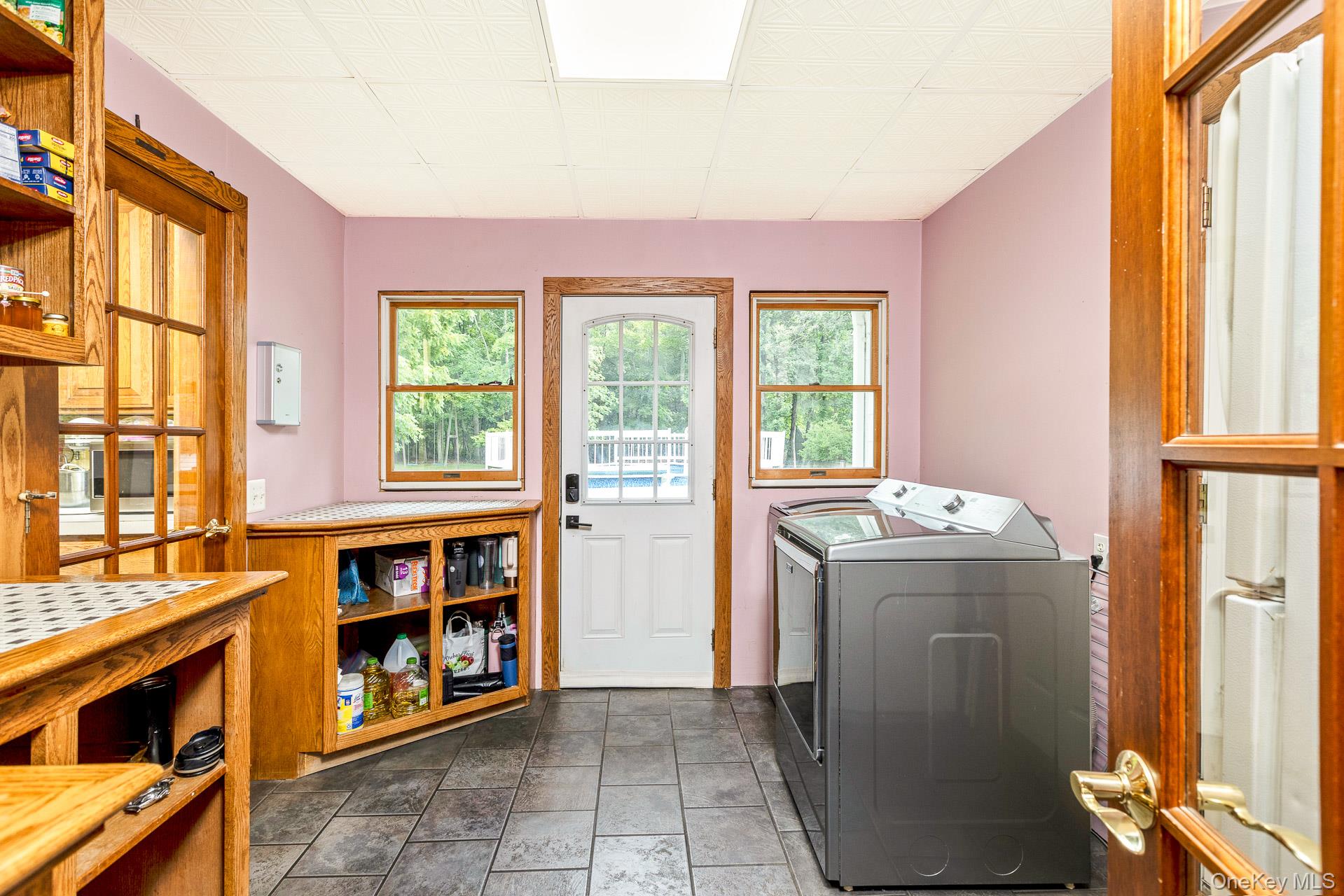 Manorville, New York, 11949, United States, 4 Bedrooms Bedrooms, ,2 BathroomsBathrooms,Residential,For Sale,1917125