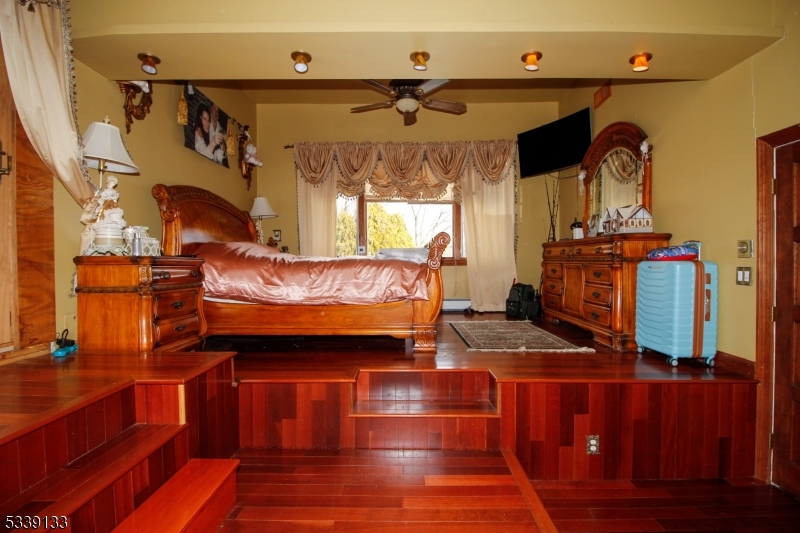 Vernon Twp., New Jersey, 07461-4534, United States, 5 Bedrooms Bedrooms, ,3 BathroomsBathrooms,Residential,For Sale,1944793