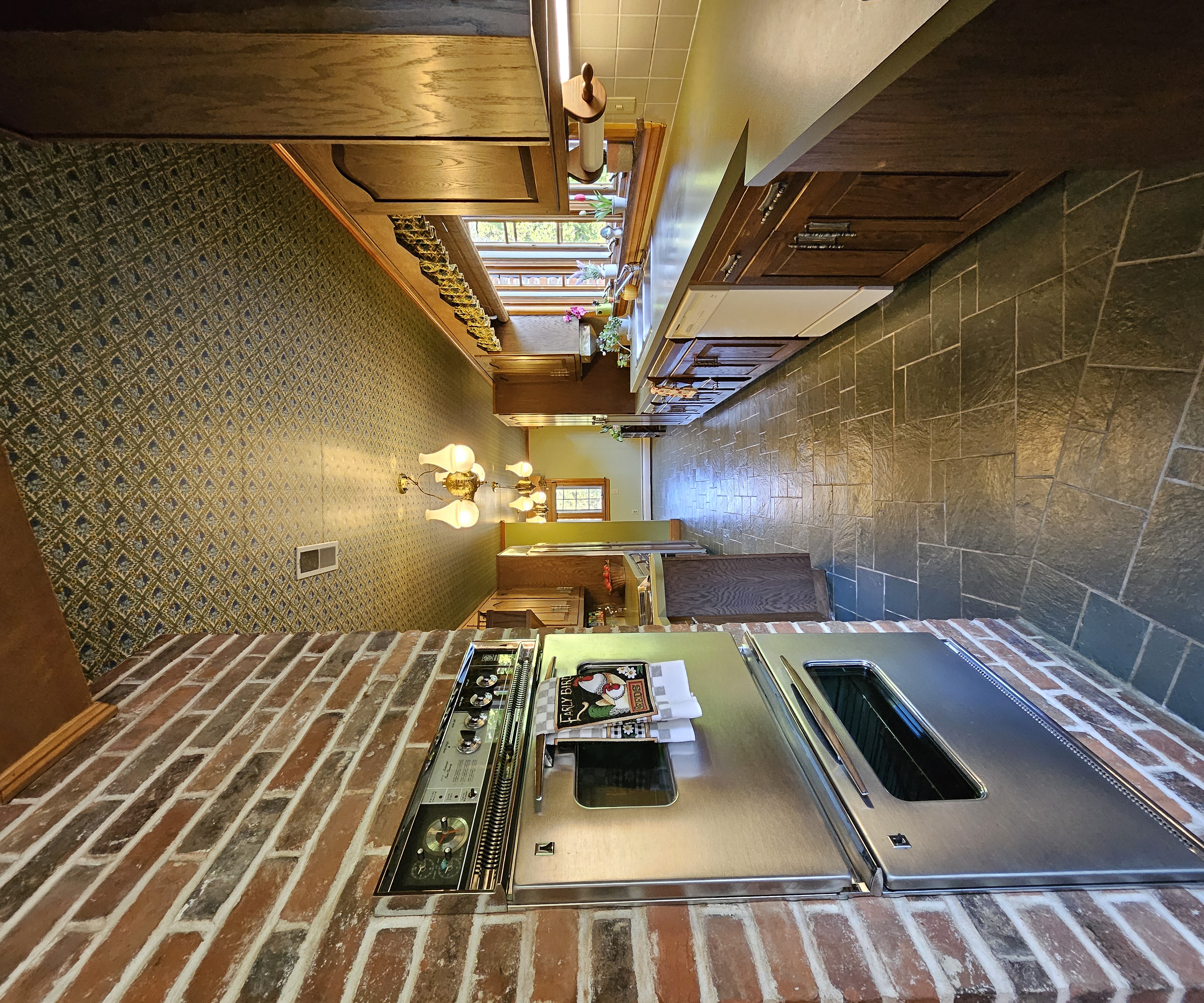 Hannibal, Missouri, 63401, United States, 3 Bedrooms Bedrooms, ,2 BathroomsBathrooms,Residential,For Sale,1981239