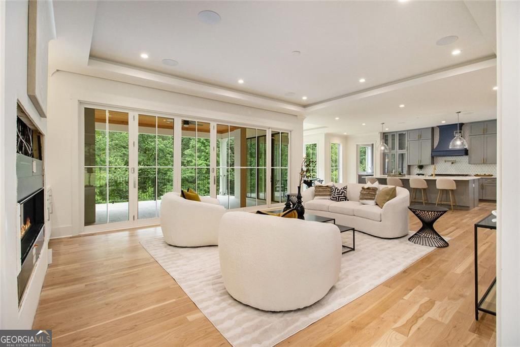 Atlanta, Georgia, 30342, United States, 6 Bedrooms Bedrooms, ,8 BathroomsBathrooms,Residential,For Sale,1858918