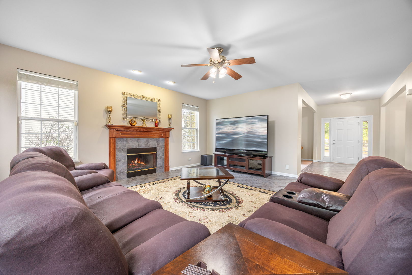 Aurora, Illinois, 60503, United States, 4 Bedrooms Bedrooms, ,4 BathroomsBathrooms,Residential,For Sale,1996051