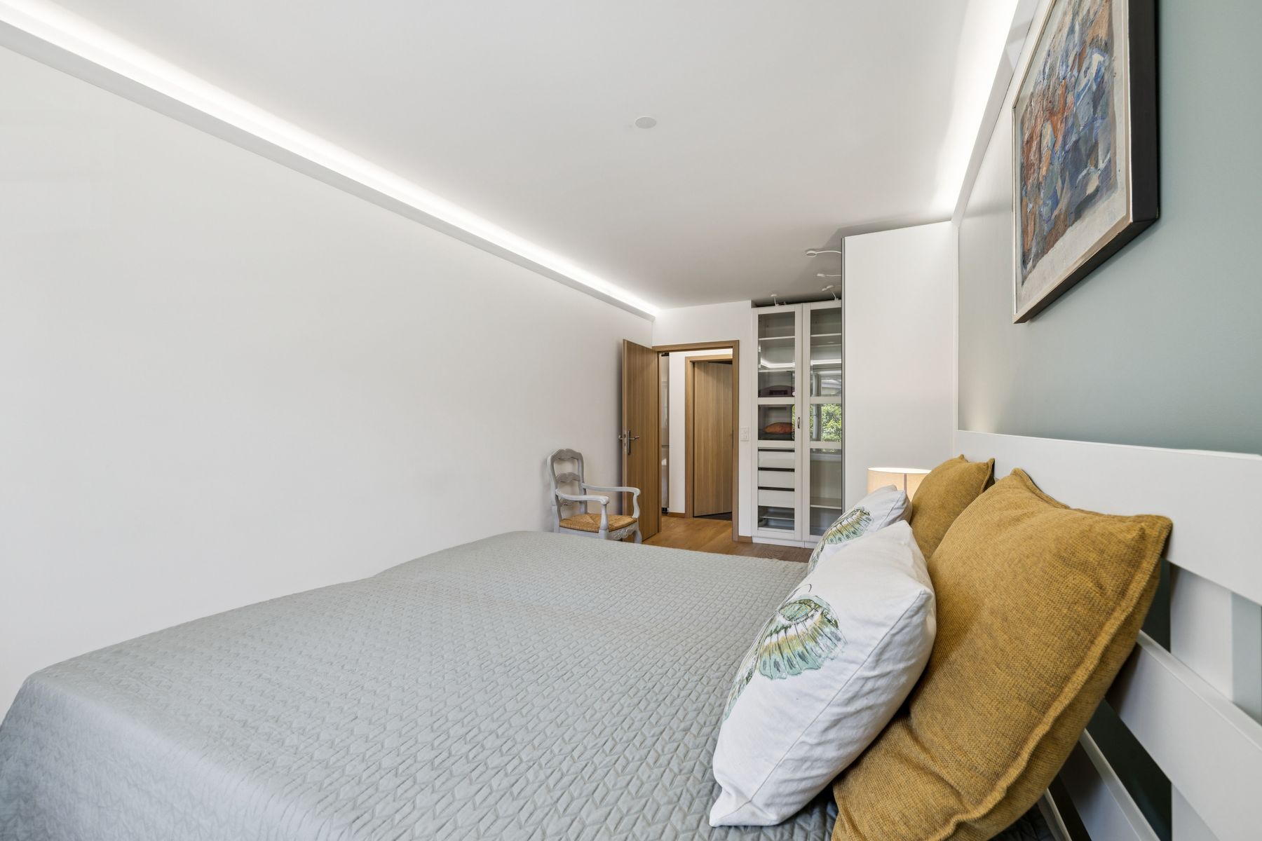  Modern comfort and tranquillity just a stone