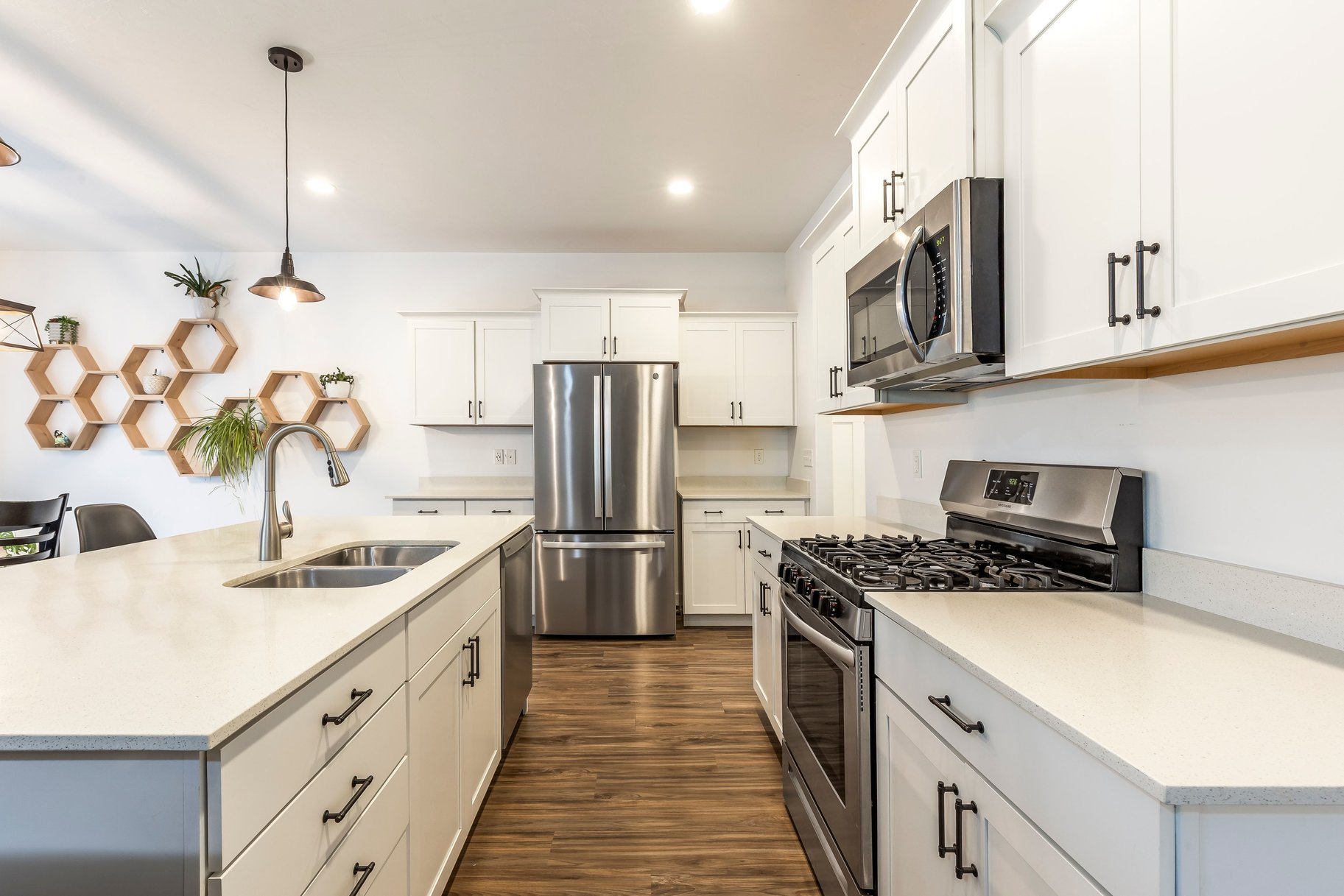  Fresh Lakepoint Find with Fast Airport Access - 物件實景