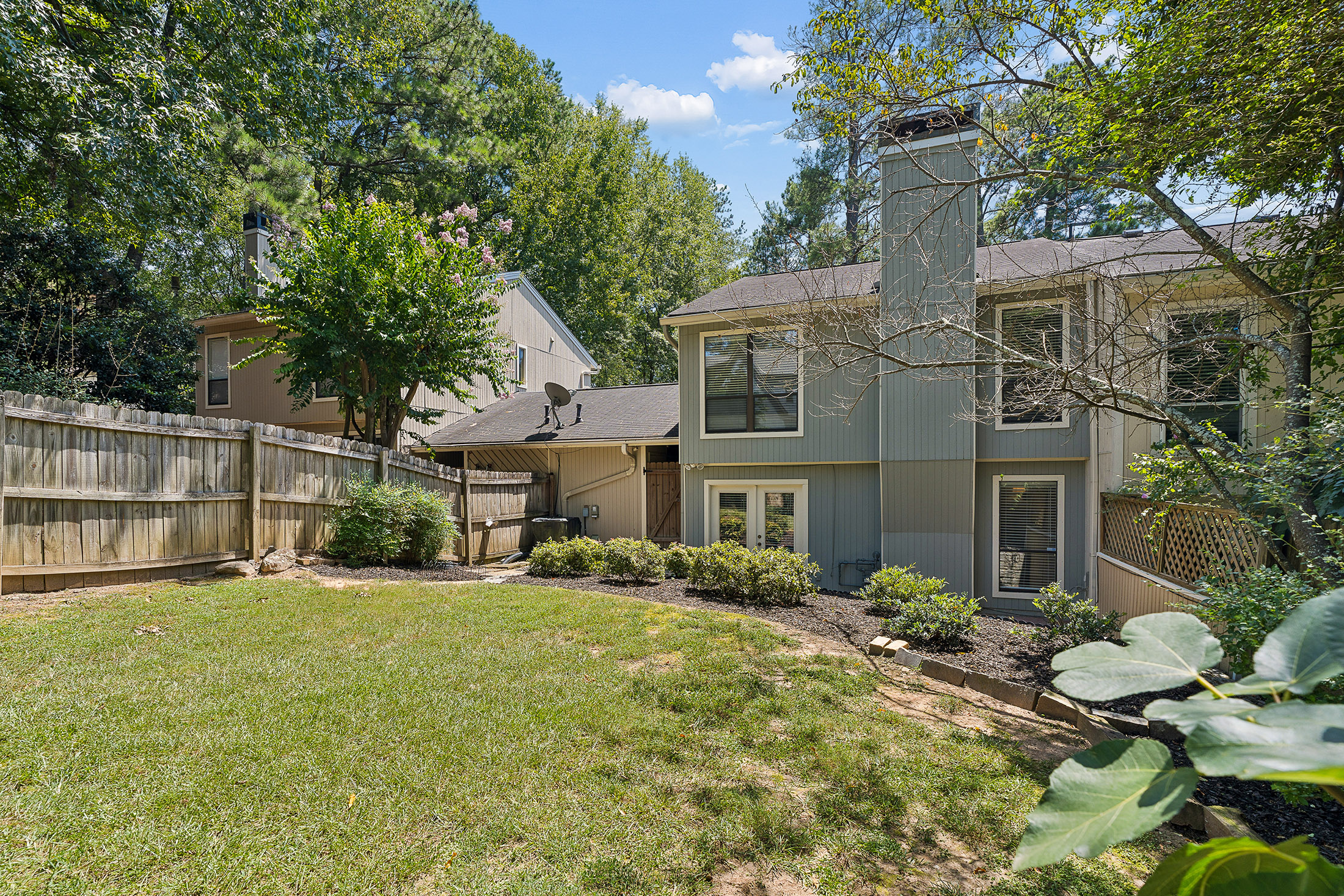  Beautifully Updated Fee Simple Townhome in an Exceptional Brookhaven Location - 物件實景
