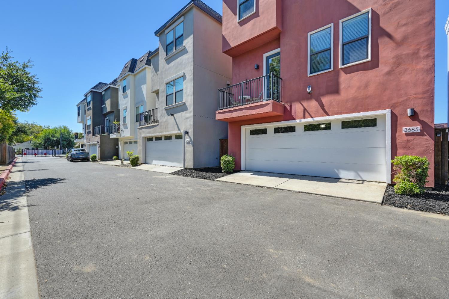 Sacramento, California, 95818, United States, 3 Bedrooms Bedrooms, ,3 BathroomsBathrooms,Residential,For Sale,1988052