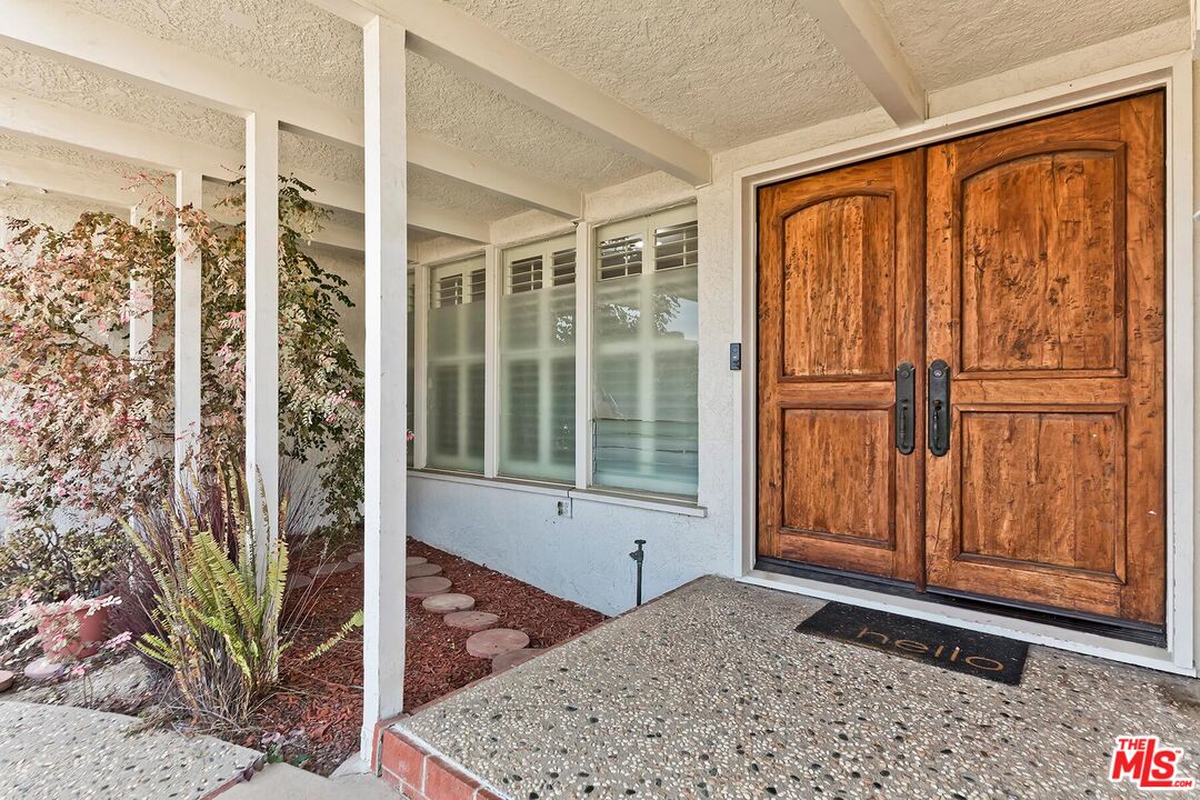 Los Angeles, California, 90008, United States, 4 Bedrooms Bedrooms, ,3 BathroomsBathrooms,Residential,For Sale,2001636