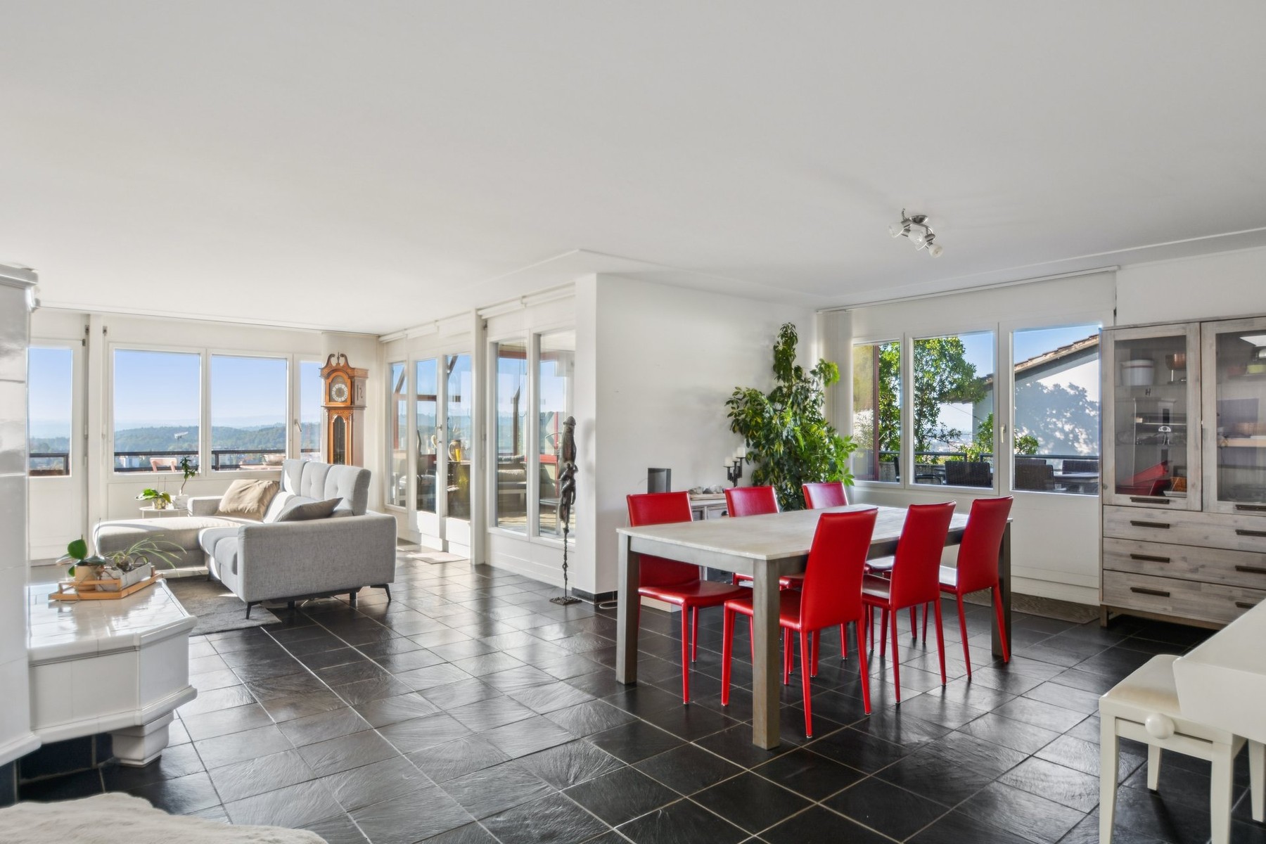  Exclusive Opportunity in Biel — Unique Architect-Designed Home, Exceptional Modu - 物件實景