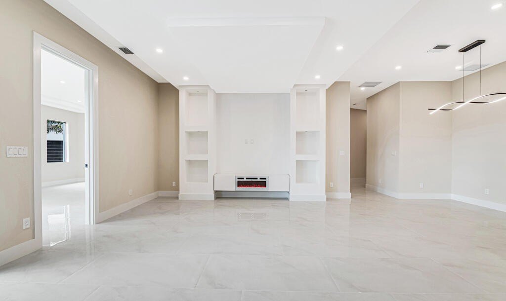 Palm Springs, Florida, 33461, United States, 4 Bedrooms Bedrooms, ,5 BathroomsBathrooms,Residential,For Sale,1835597