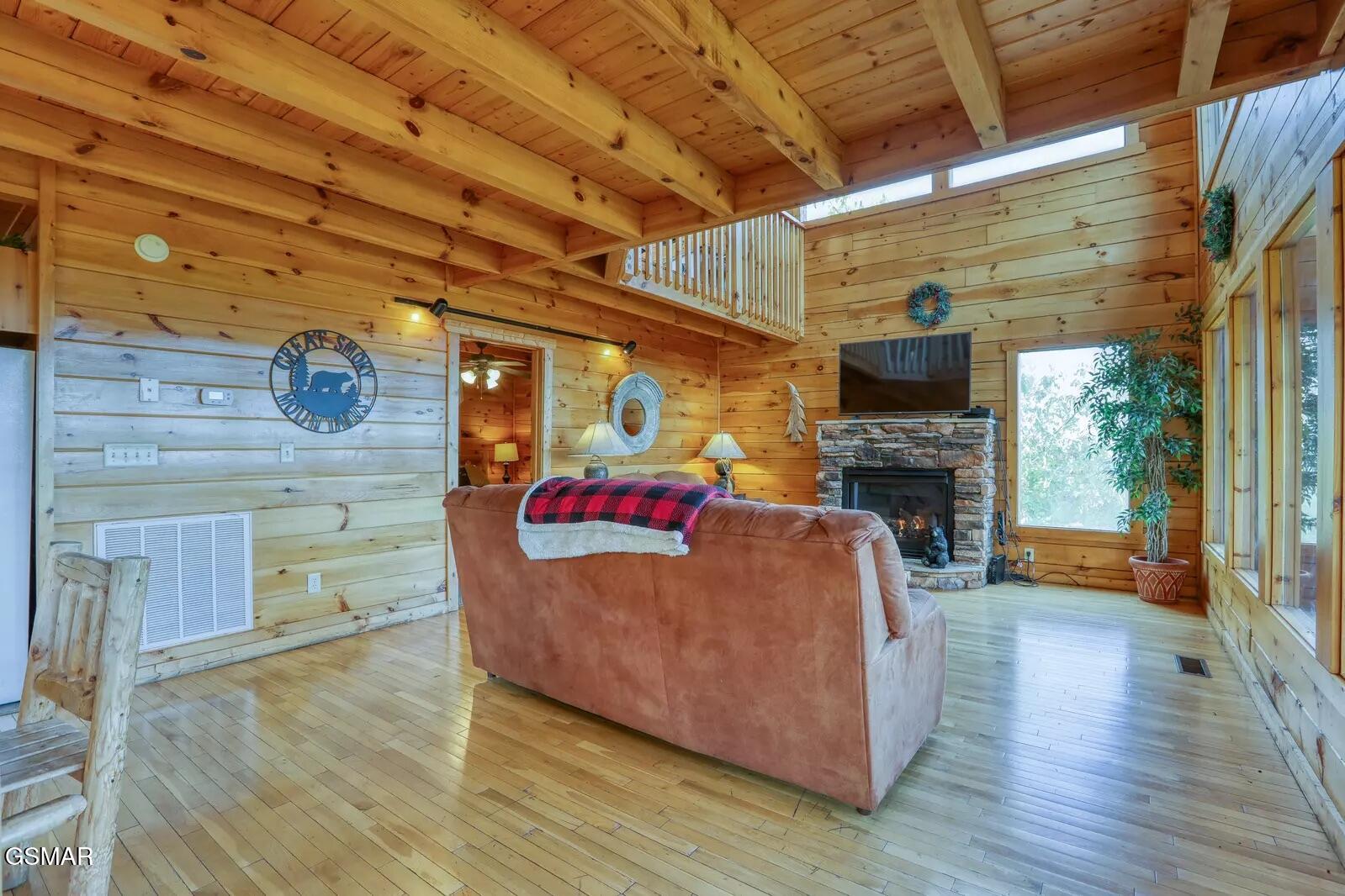 Sevierville, Tennessee, 37876, United States, 1 Bedroom Bedrooms, ,2 BathroomsBathrooms,Residential,For Sale,2005093