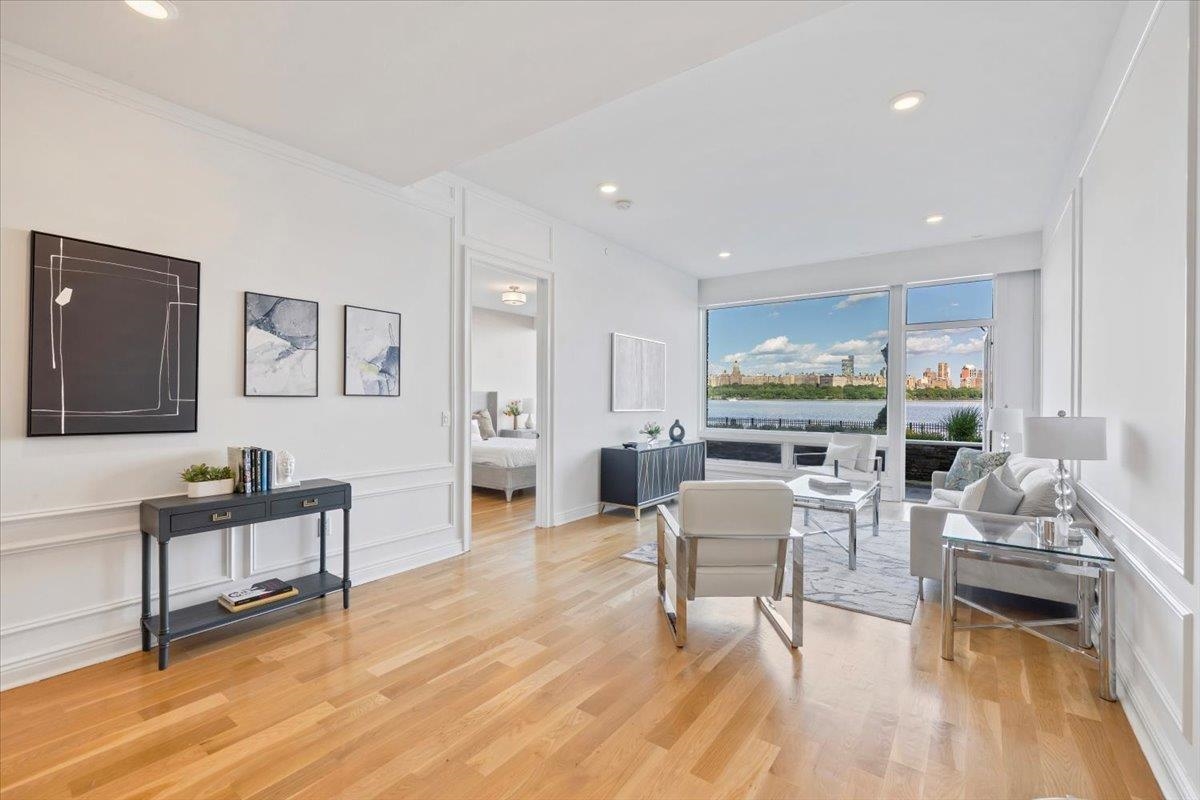 Edgewater, New Jersey, 07020, United States, 2 Bedrooms Bedrooms, ,2 BathroomsBathrooms,Residential,For Sale,1836744