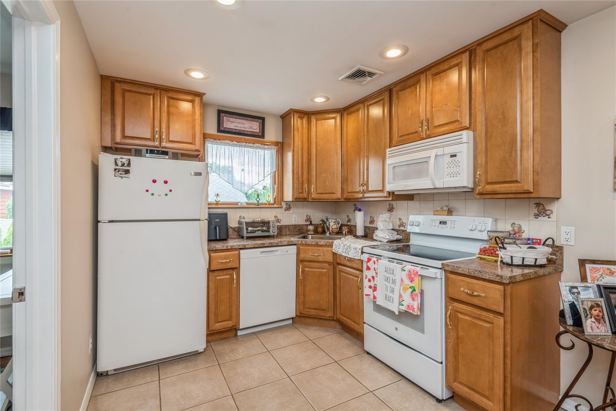 Bayville, New York, 11709, United States, 7 Bedrooms Bedrooms, ,4 BathroomsBathrooms,Residential,For Sale,1908304