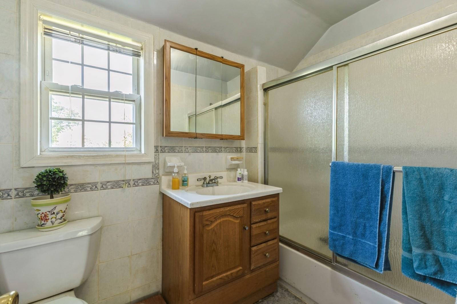 Beechhurst, New York, 11357, United States, 3 Bedrooms Bedrooms, ,2 BathroomsBathrooms,Residential,For Sale,1846806