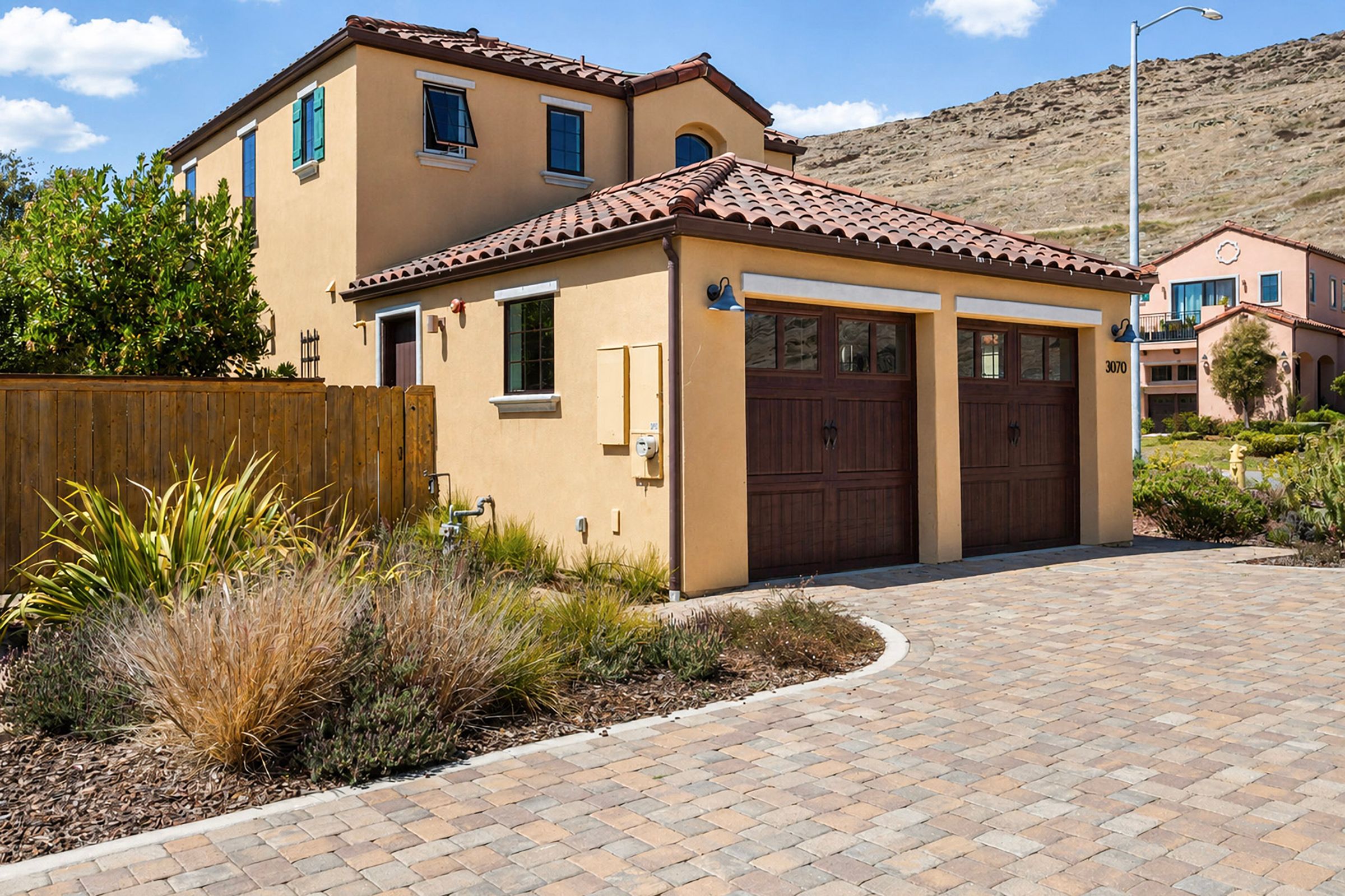  Elegant Hillside Living in Coveted Toscano - 物件實景