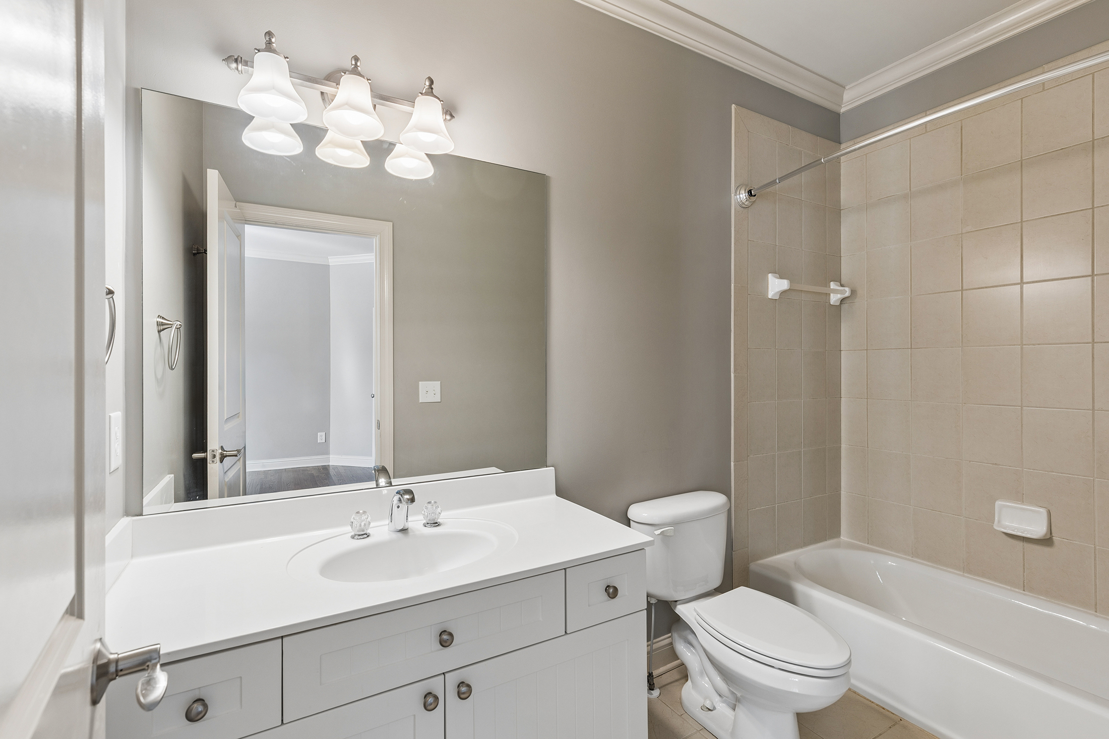 Ideally Located Within One Mile of Roswell’s Beloved Historic Canton Street - 物件實景